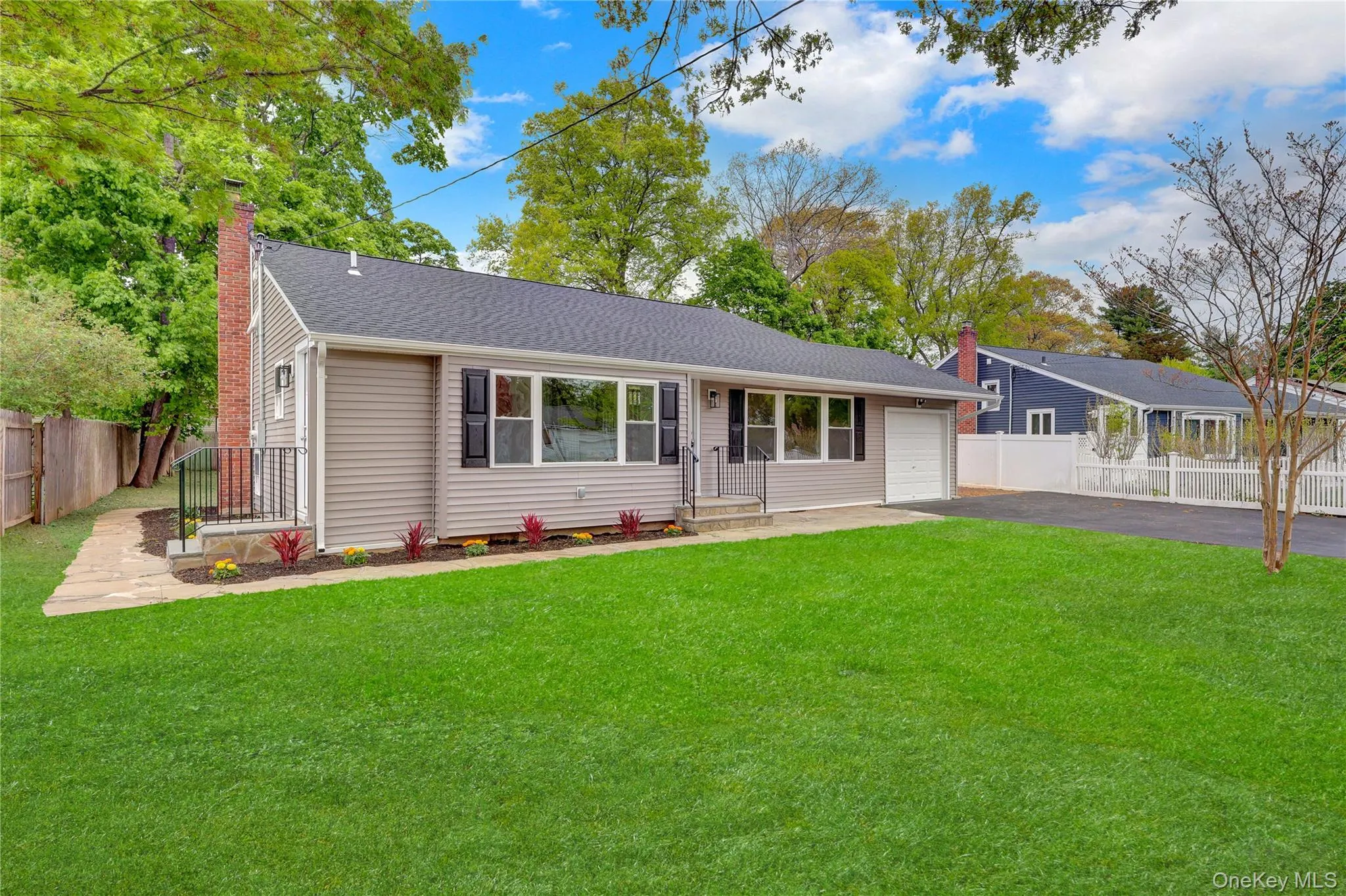 15 Glenwood Lane, Huntington, NY, 3 Bedrooms Bedrooms, 6 Rooms Rooms,2 BathroomsBathrooms,Residential,For Rent,Glenwood,0,999958 15 Glenwood Lane, Huntington, NY, 3 Bedrooms Bedrooms, 6 Rooms Rooms,2 BathroomsBathrooms,Residential,For Rent,Glenwood,0,999958