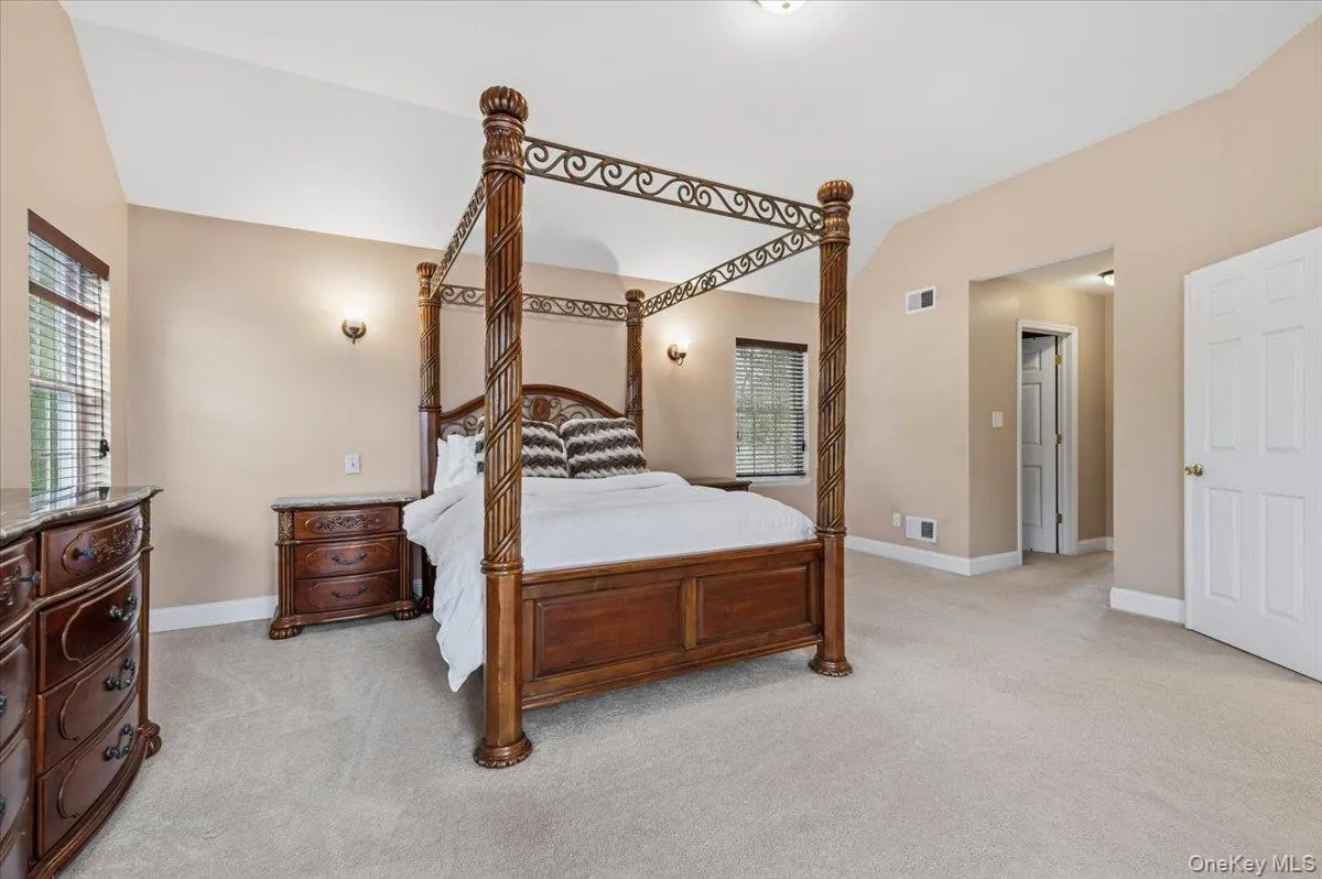 primary Br suite, large closet, private bathroom primary Br suite, large closet, private bathroom