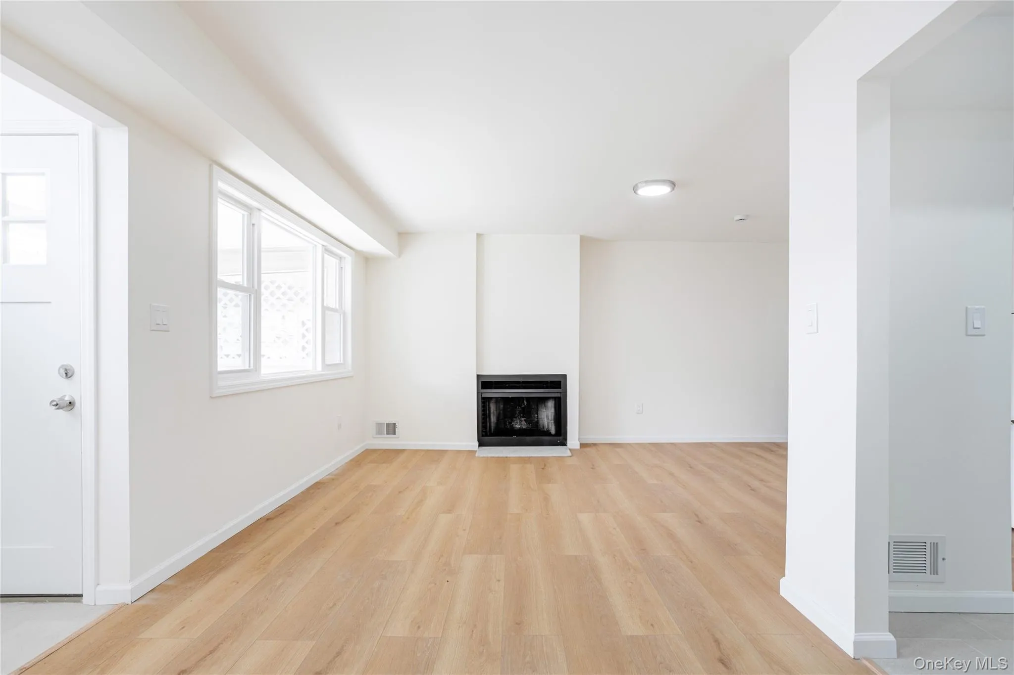 33 Marc Street, New York, NY, 2 Bedrooms Bedrooms, 5 Rooms Rooms,1 BathroomBathrooms,Residential,For Rent,Marc,0,999969 33 Marc Street, New York, NY, 2 Bedrooms Bedrooms, 5 Rooms Rooms,1 BathroomBathrooms,Residential,For Rent,Marc,0,999969