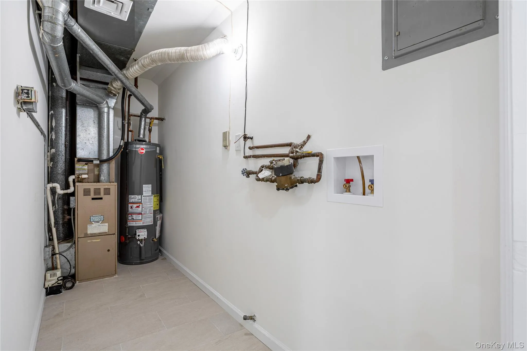 33 Marc Street, New York, NY, 2 Bedrooms Bedrooms, 5 Rooms Rooms,1 BathroomBathrooms,Residential,For Rent,Marc,0,999969 33 Marc Street, New York, NY, 2 Bedrooms Bedrooms, 5 Rooms Rooms,1 BathroomBathrooms,Residential,For Rent,Marc,0,999969