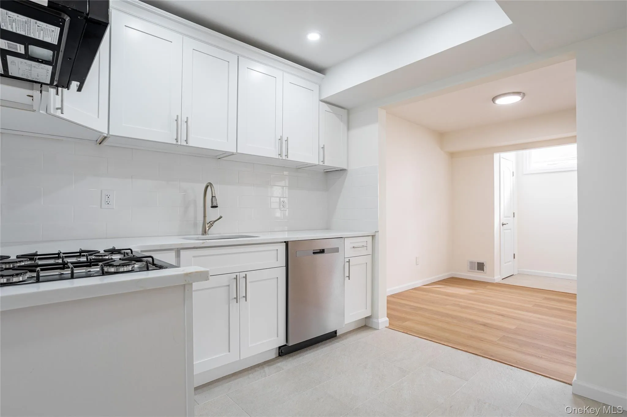 33 Marc Street, New York, NY, 2 Bedrooms Bedrooms, 5 Rooms Rooms,1 BathroomBathrooms,Residential,For Rent,Marc,0,999969 33 Marc Street, New York, NY, 2 Bedrooms Bedrooms, 5 Rooms Rooms,1 BathroomBathrooms,Residential,For Rent,Marc,0,999969