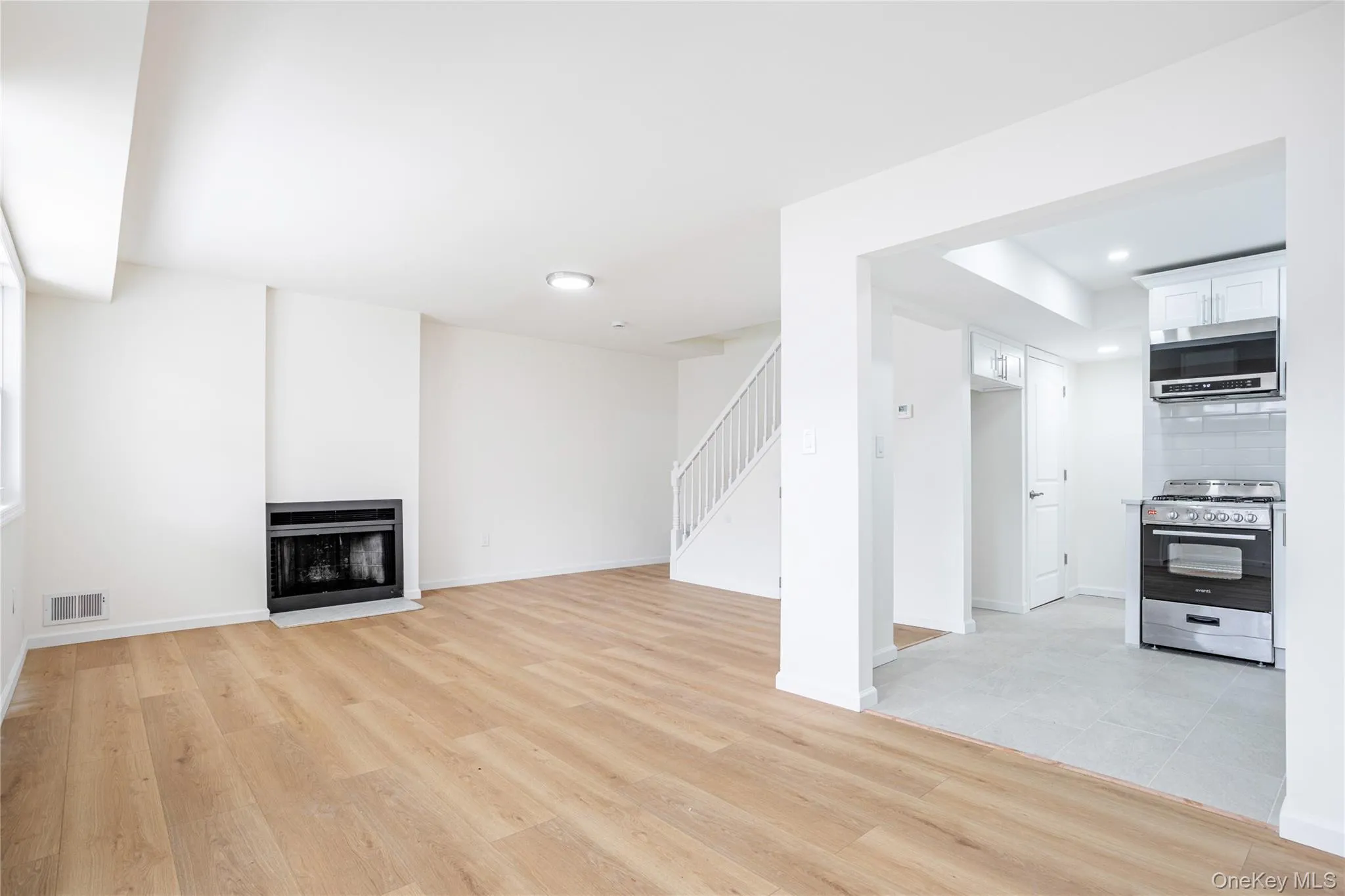 33 Marc Street, New York, NY, 2 Bedrooms Bedrooms, 5 Rooms Rooms,1 BathroomBathrooms,Residential,For Rent,Marc,0,999969 33 Marc Street, New York, NY, 2 Bedrooms Bedrooms, 5 Rooms Rooms,1 BathroomBathrooms,Residential,For Rent,Marc,0,999969