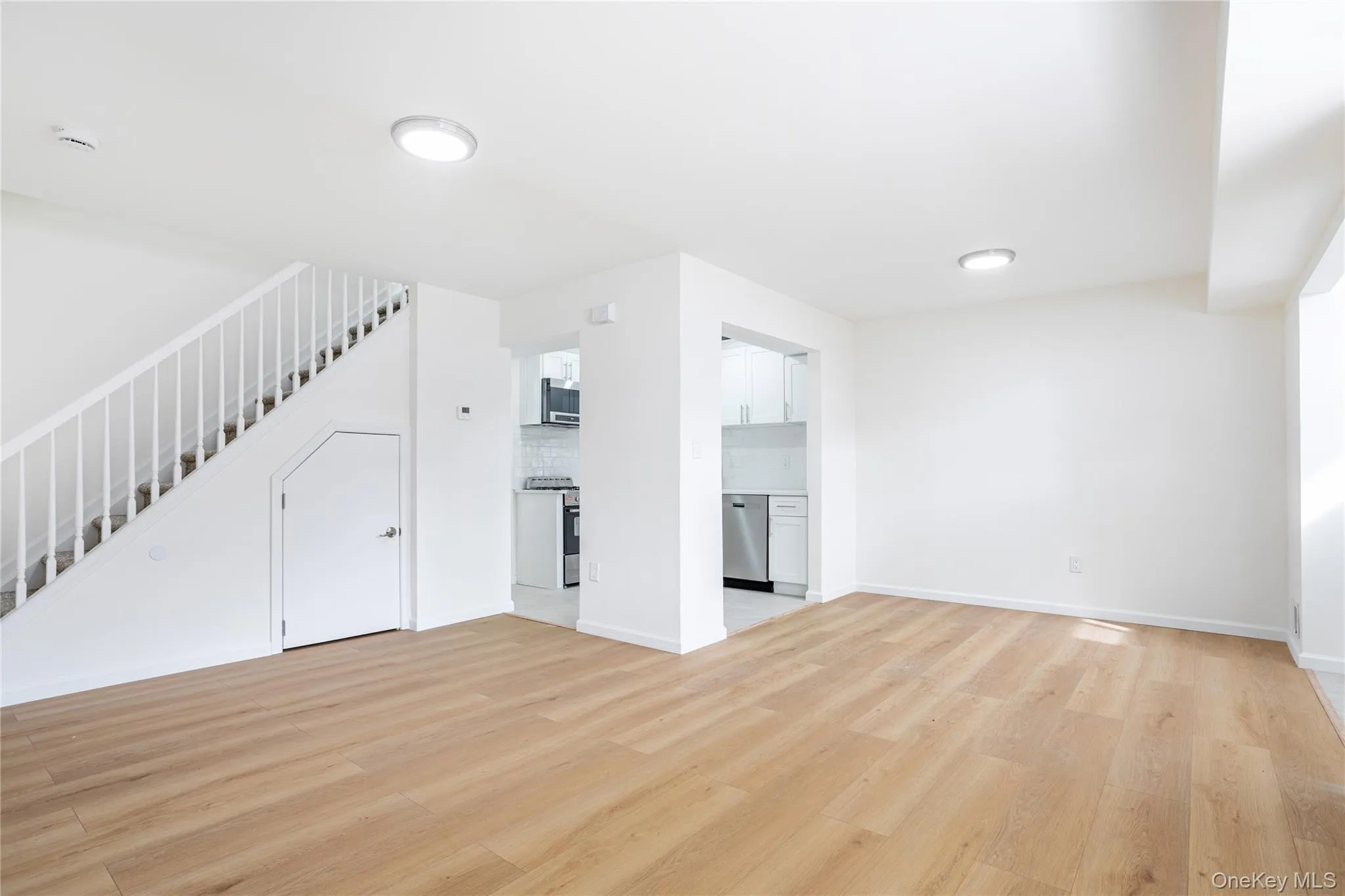 33 Marc Street, New York, NY, 2 Bedrooms Bedrooms, 5 Rooms Rooms,1 BathroomBathrooms,Residential,For Rent,Marc,0,999969 33 Marc Street, New York, NY, 2 Bedrooms Bedrooms, 5 Rooms Rooms,1 BathroomBathrooms,Residential,For Rent,Marc,0,999969
