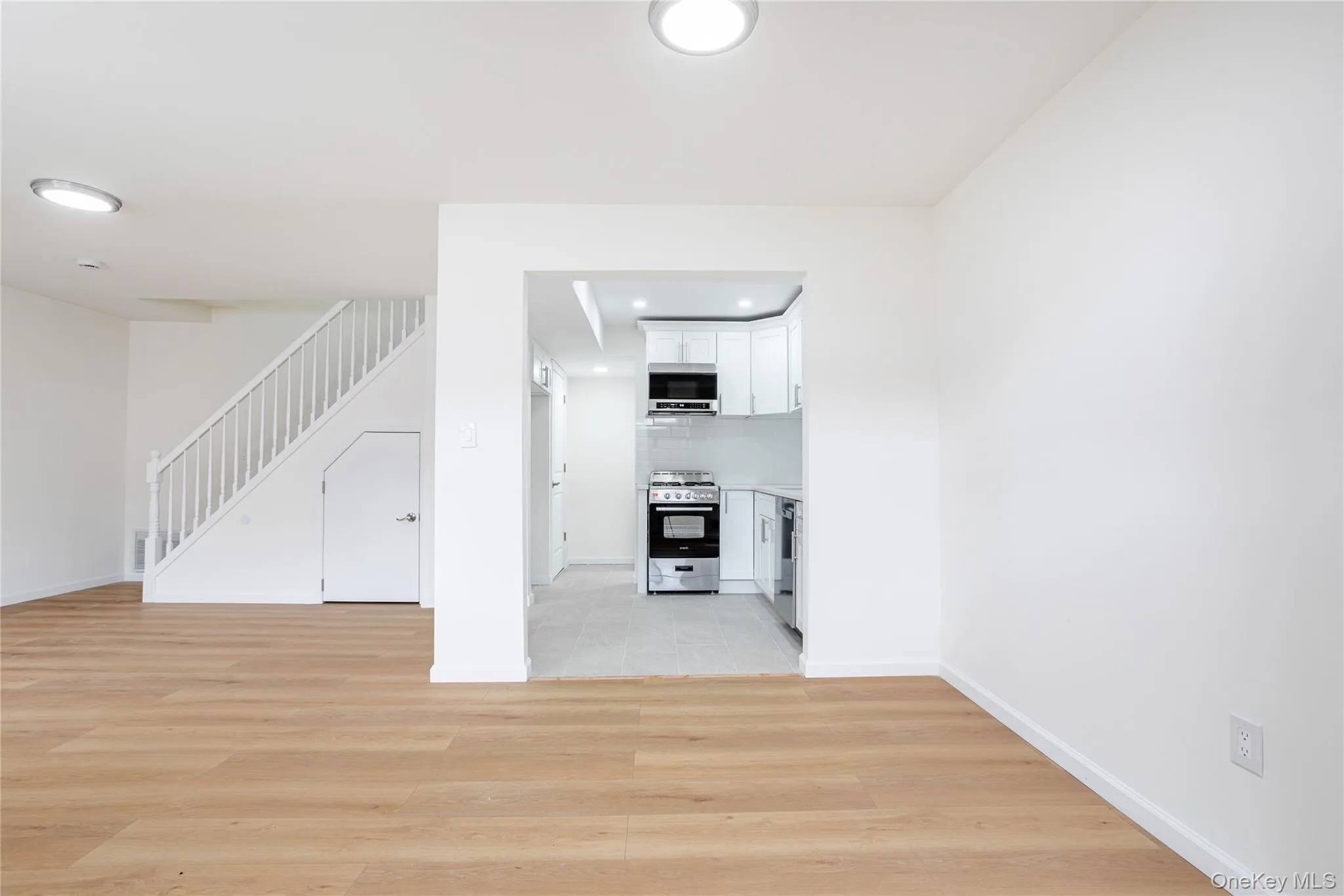 33 Marc Street, New York, NY, 2 Bedrooms Bedrooms, 5 Rooms Rooms,1 BathroomBathrooms,Residential,For Rent,Marc,0,999969 33 Marc Street, New York, NY, 2 Bedrooms Bedrooms, 5 Rooms Rooms,1 BathroomBathrooms,Residential,For Rent,Marc,0,999969