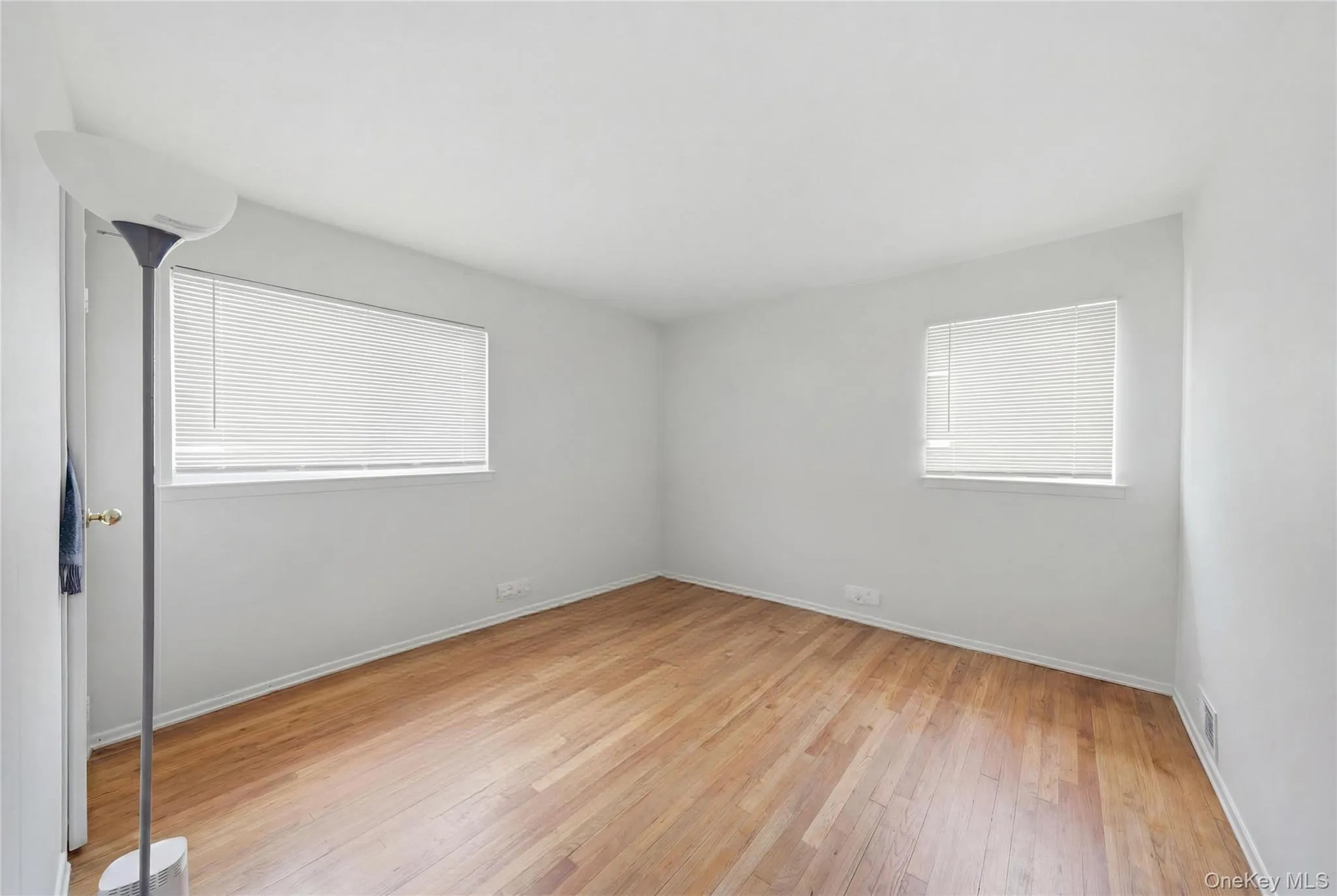 160-19 88th Street, New York, NY, 3 Bedrooms Bedrooms, 8 Rooms Rooms,2 BathroomsBathrooms,Residential Sale,For Rent,88th,0,999979 160-19 88th Street, New York, NY, 3 Bedrooms Bedrooms, 8 Rooms Rooms,2 BathroomsBathrooms,Residential Sale,For Rent,88th,0,999979