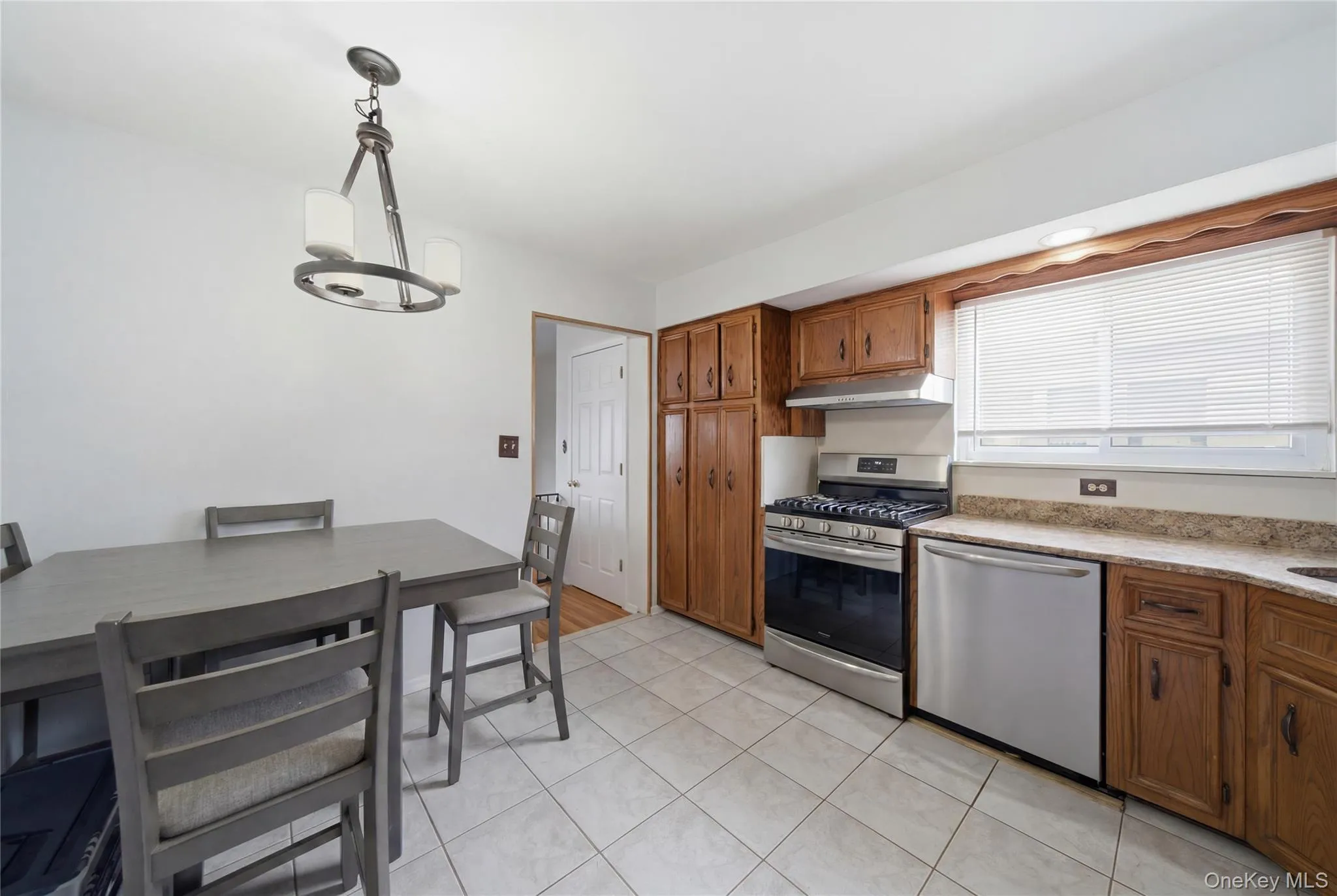 160-19 88th Street, New York, NY, 3 Bedrooms Bedrooms, 8 Rooms Rooms,2 BathroomsBathrooms,Residential Sale,For Rent,88th,0,999979 160-19 88th Street, New York, NY, 3 Bedrooms Bedrooms, 8 Rooms Rooms,2 BathroomsBathrooms,Residential Sale,For Rent,88th,0,999979