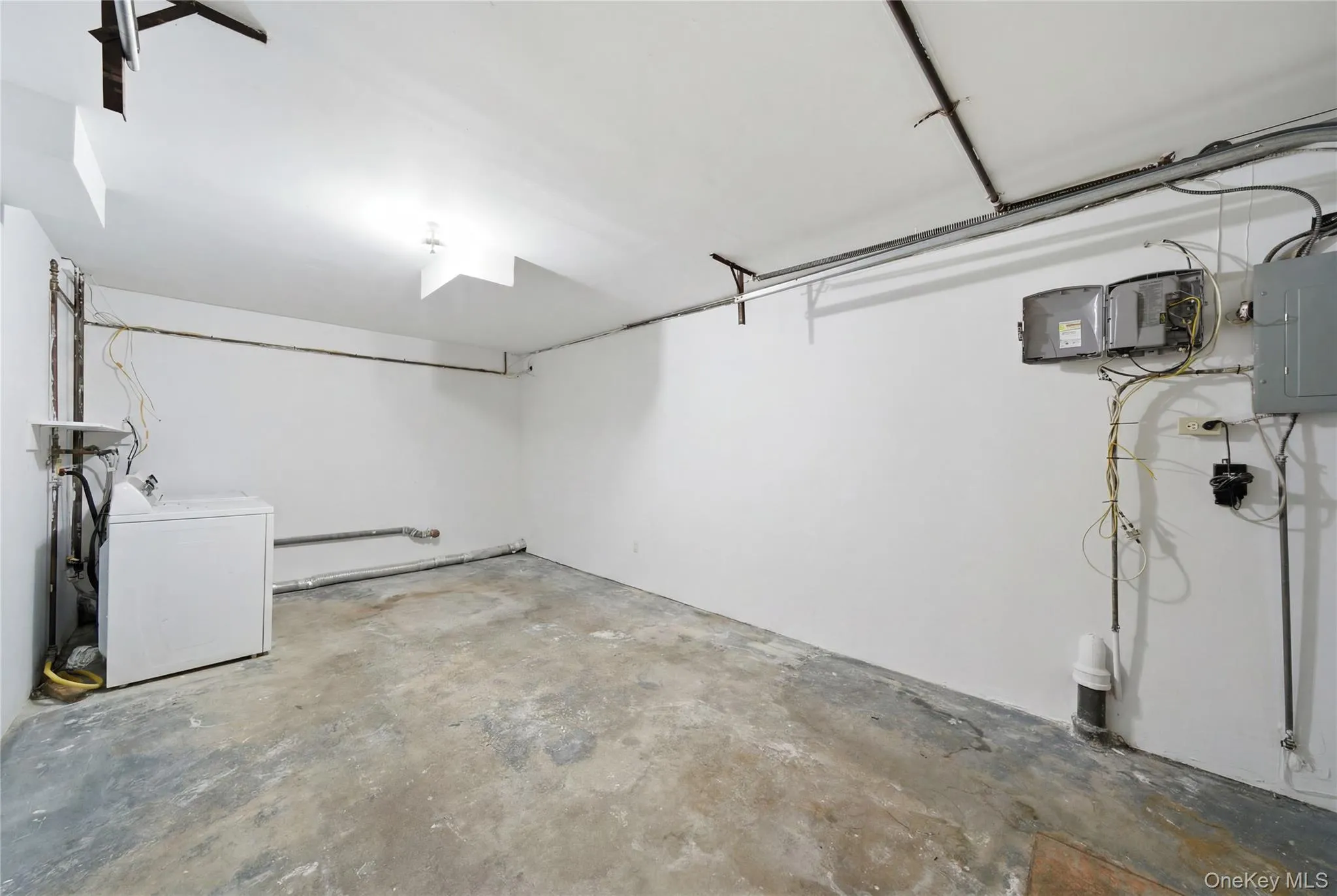 160-19 88th Street, New York, NY, 3 Bedrooms Bedrooms, 8 Rooms Rooms,2 BathroomsBathrooms,Residential Sale,For Rent,88th,0,999979 160-19 88th Street, New York, NY, 3 Bedrooms Bedrooms, 8 Rooms Rooms,2 BathroomsBathrooms,Residential Sale,For Rent,88th,0,999979