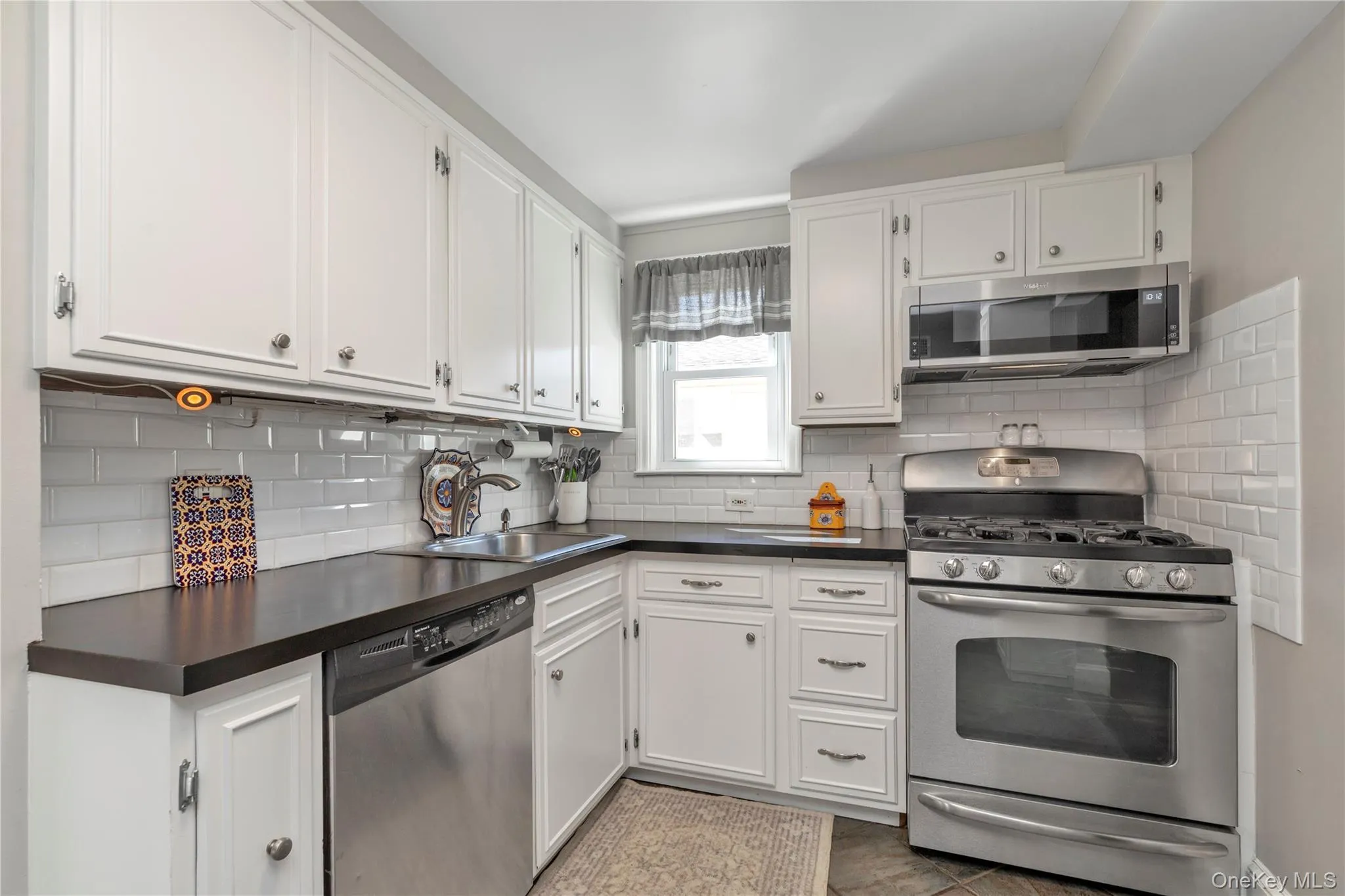 324 Beebe Road, North Hempstead, NY, 3 Bedrooms Bedrooms, 7 Rooms Rooms,2 BathroomsBathrooms,Residential Lease,For Rent,Beebe,0,999989 324 Beebe Road, North Hempstead, NY, 3 Bedrooms Bedrooms, 7 Rooms Rooms,2 BathroomsBathrooms,Residential Lease,For Rent,Beebe,0,999989