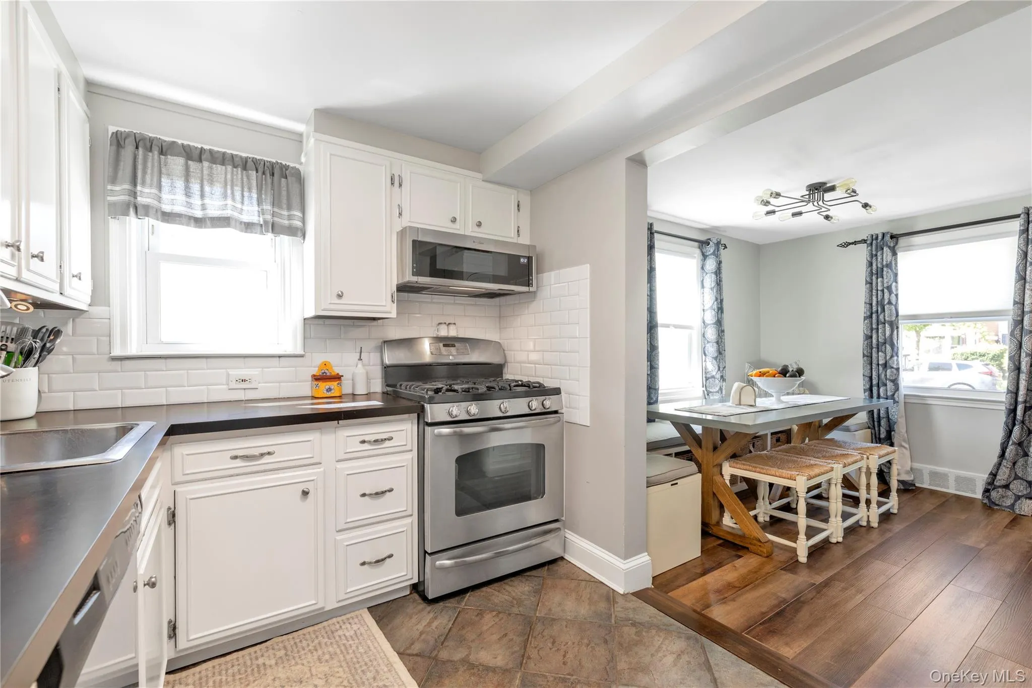 324 Beebe Road, North Hempstead, NY, 3 Bedrooms Bedrooms, 7 Rooms Rooms,2 BathroomsBathrooms,Residential Lease,For Rent,Beebe,0,999989 324 Beebe Road, North Hempstead, NY, 3 Bedrooms Bedrooms, 7 Rooms Rooms,2 BathroomsBathrooms,Residential Lease,For Rent,Beebe,0,999989