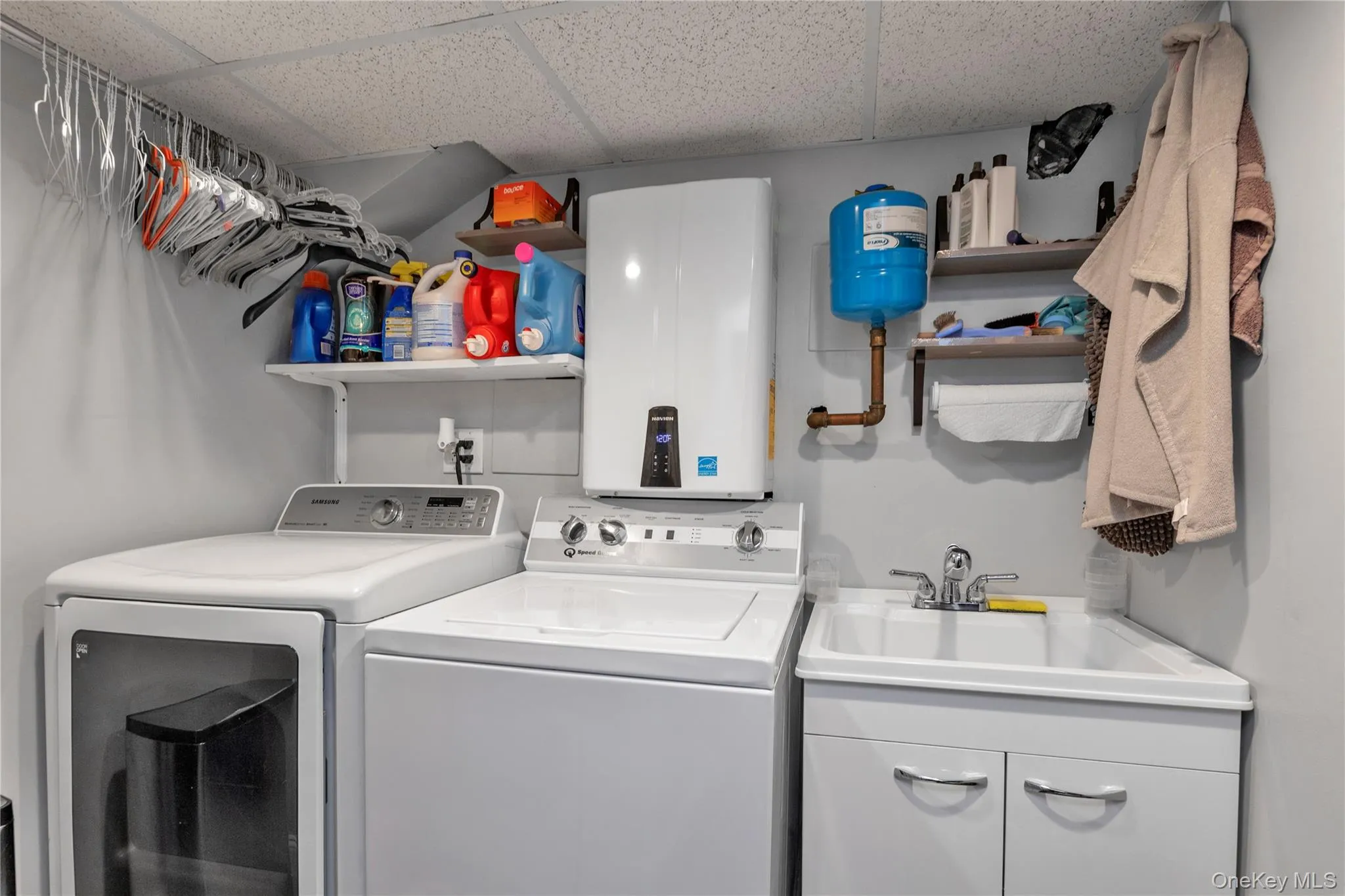324 Beebe Road, North Hempstead, NY, 3 Bedrooms Bedrooms, 7 Rooms Rooms,2 BathroomsBathrooms,Residential Lease,For Rent,Beebe,0,999989 324 Beebe Road, North Hempstead, NY, 3 Bedrooms Bedrooms, 7 Rooms Rooms,2 BathroomsBathrooms,Residential Lease,For Rent,Beebe,0,999989