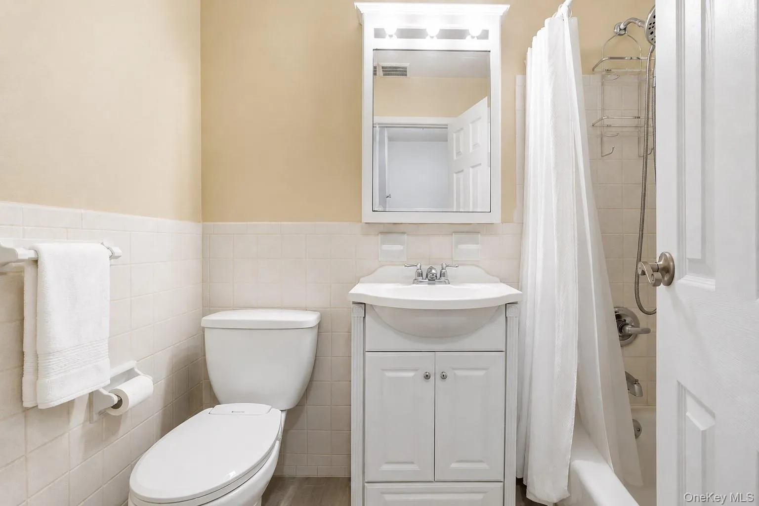 2261 Palmer Avenue, New Rochelle, NY, 2 Rooms Rooms,1 BathroomBathrooms,Residential,For Rent,Palmer,0,999990 2261 Palmer Avenue, New Rochelle, NY, 2 Rooms Rooms,1 BathroomBathrooms,Residential,For Rent,Palmer,0,999990