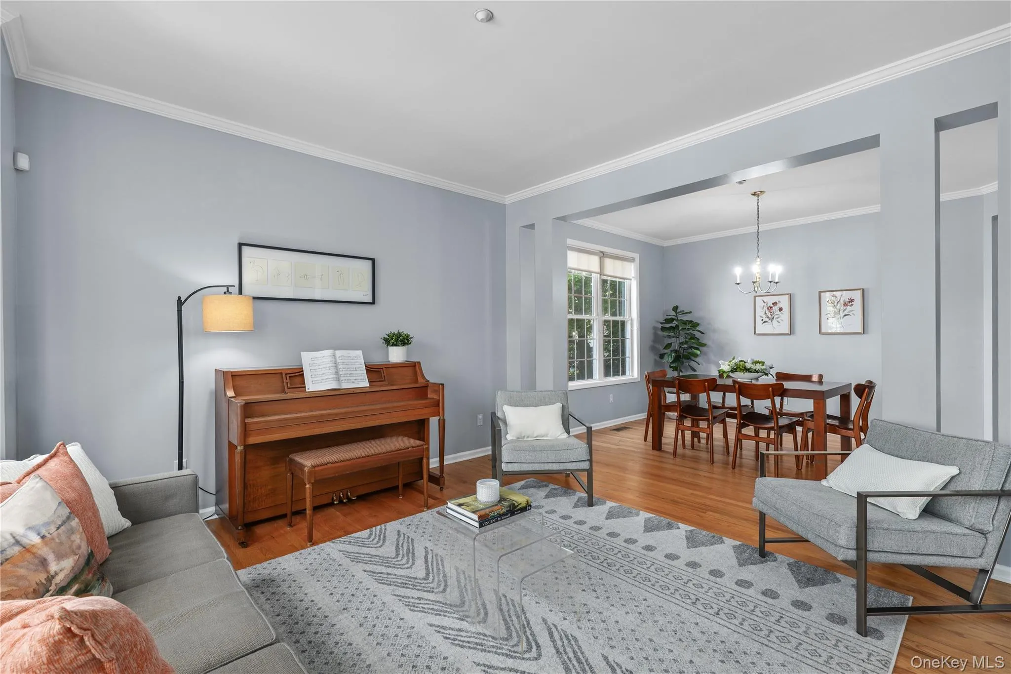 Living room flows into dining room for entertaining pleasures Living room flows into dining room for entertaining pleasures