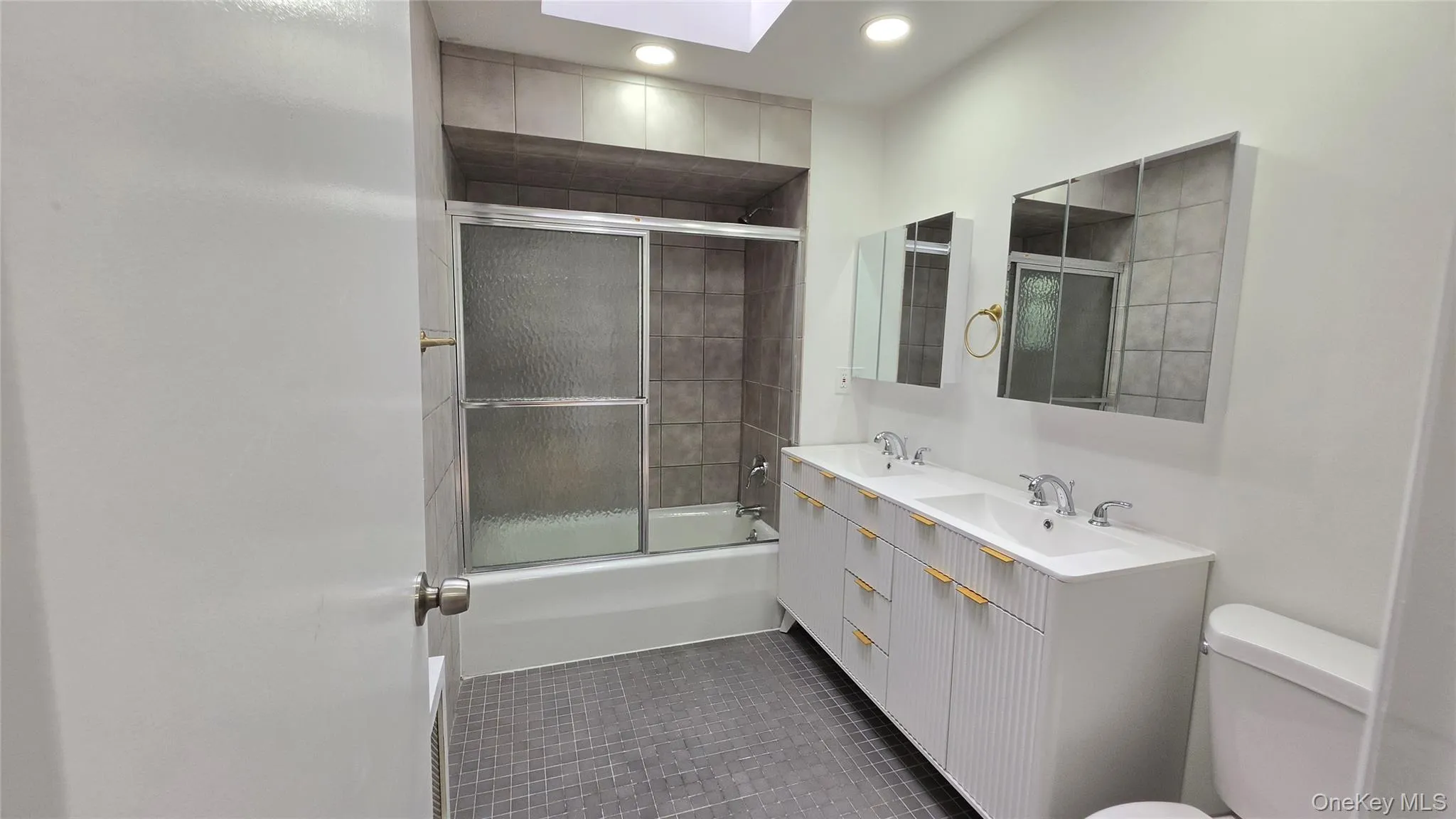 21829 85th Avenue, New York, NY, 3 Bedrooms Bedrooms, 6 Rooms Rooms,2 BathroomsBathrooms,Residential Lease,For Rent,85th,0,000007 21829 85th Avenue, New York, NY, 3 Bedrooms Bedrooms, 6 Rooms Rooms,2 BathroomsBathrooms,Residential Lease,For Rent,85th,0,000007