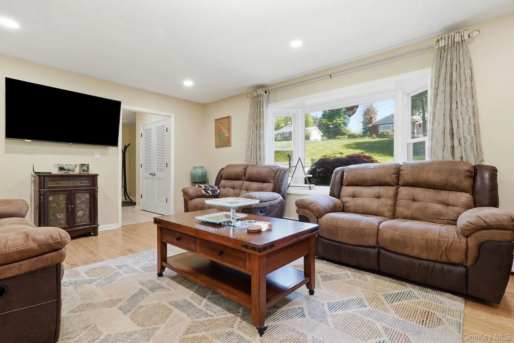 29 Hillview Drive, La Grange, NY, 4 Bedrooms Bedrooms, 12 Rooms Rooms,2 BathroomsBathrooms,Residential,For Rent,Hillview,0,000018 29 Hillview Drive, La Grange, NY, 4 Bedrooms Bedrooms, 12 Rooms Rooms,2 BathroomsBathrooms,Residential,For Rent,Hillview,0,000018