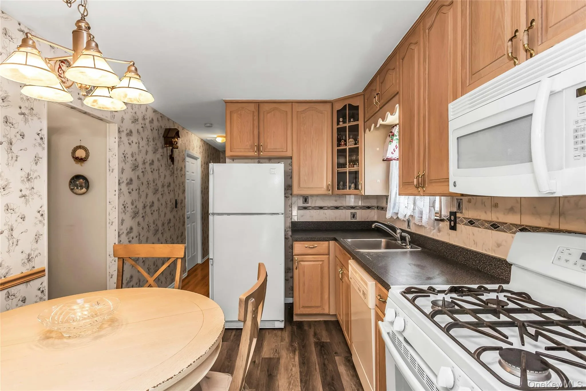 164-33 91st Street, New York, NY, 3 Bedrooms Bedrooms, 8 Rooms Rooms,2 BathroomsBathrooms,Residential,For Rent,91st,0,000022 164-33 91st Street, New York, NY, 3 Bedrooms Bedrooms, 8 Rooms Rooms,2 BathroomsBathrooms,Residential,For Rent,91st,0,000022
