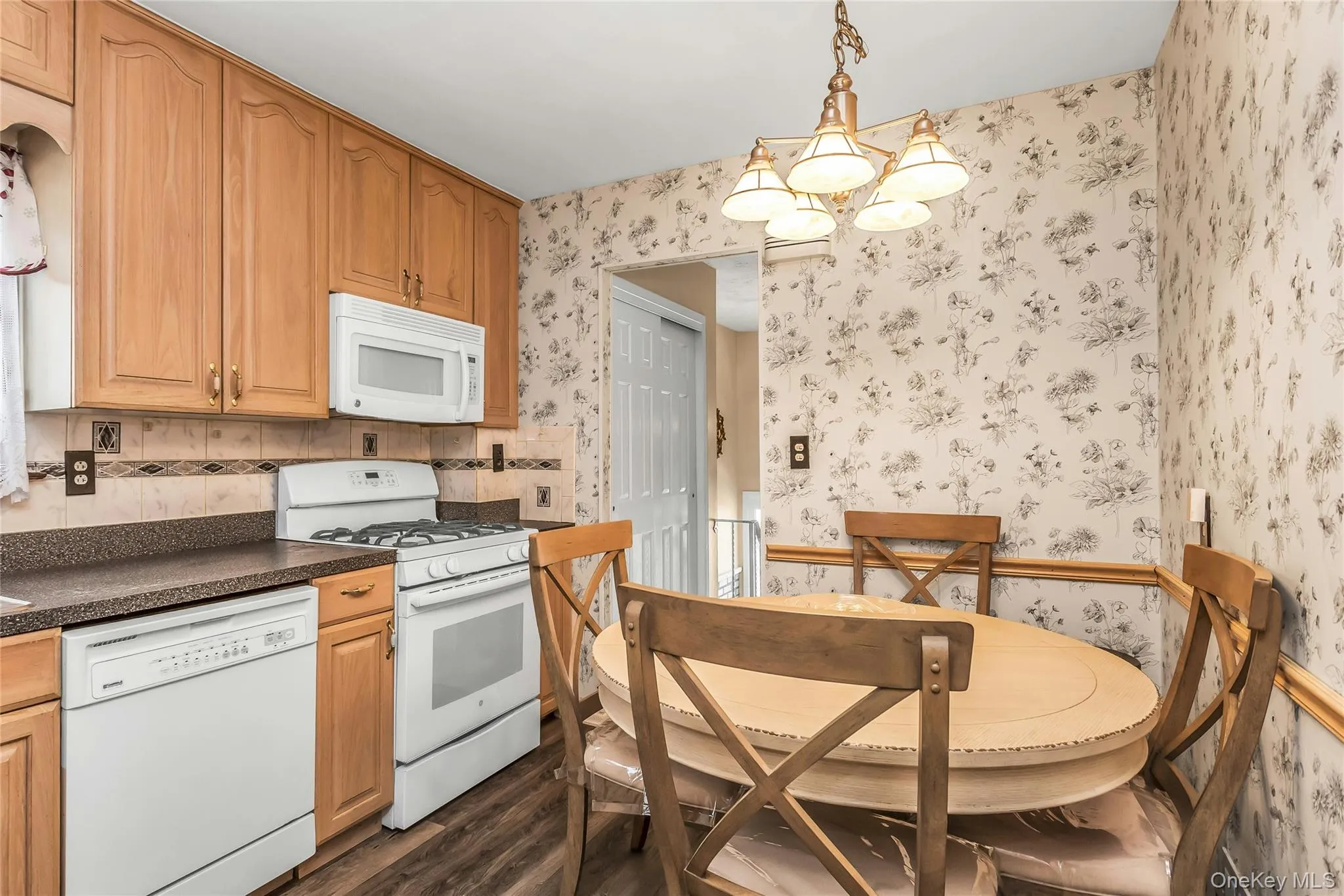164-33 91st Street, New York, NY, 3 Bedrooms Bedrooms, 8 Rooms Rooms,2 BathroomsBathrooms,Residential,For Rent,91st,0,000022 164-33 91st Street, New York, NY, 3 Bedrooms Bedrooms, 8 Rooms Rooms,2 BathroomsBathrooms,Residential,For Rent,91st,0,000022