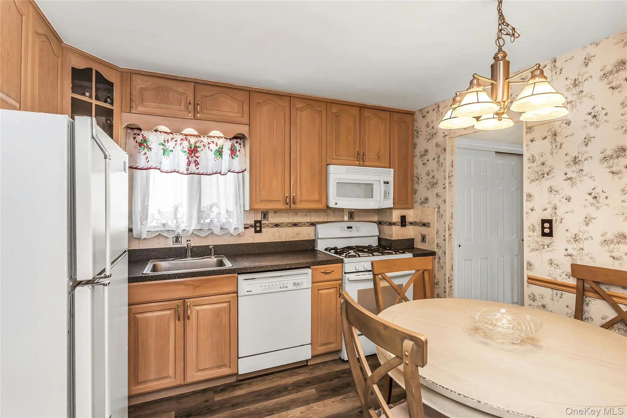 164-33 91st Street, New York, NY, 3 Bedrooms Bedrooms, 8 Rooms Rooms,2 BathroomsBathrooms,Residential,For Rent,91st,0,000022 164-33 91st Street, New York, NY, 3 Bedrooms Bedrooms, 8 Rooms Rooms,2 BathroomsBathrooms,Residential,For Rent,91st,0,000022