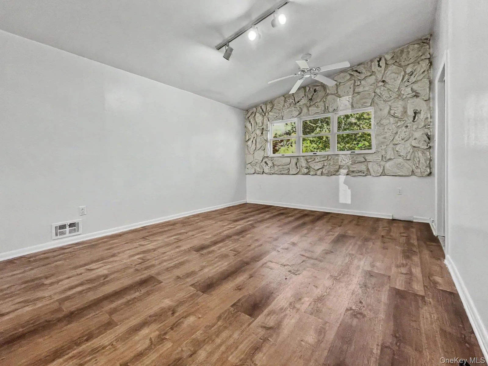 198 Lake Shore Drive, Thompson, NY, 3 Bedrooms Bedrooms, 5 Rooms Rooms,2 BathroomsBathrooms,Residential,For Rent,Lake Shore,0,000030 198 Lake Shore Drive, Thompson, NY, 3 Bedrooms Bedrooms, 5 Rooms Rooms,2 BathroomsBathrooms,Residential,For Rent,Lake Shore,0,000030
