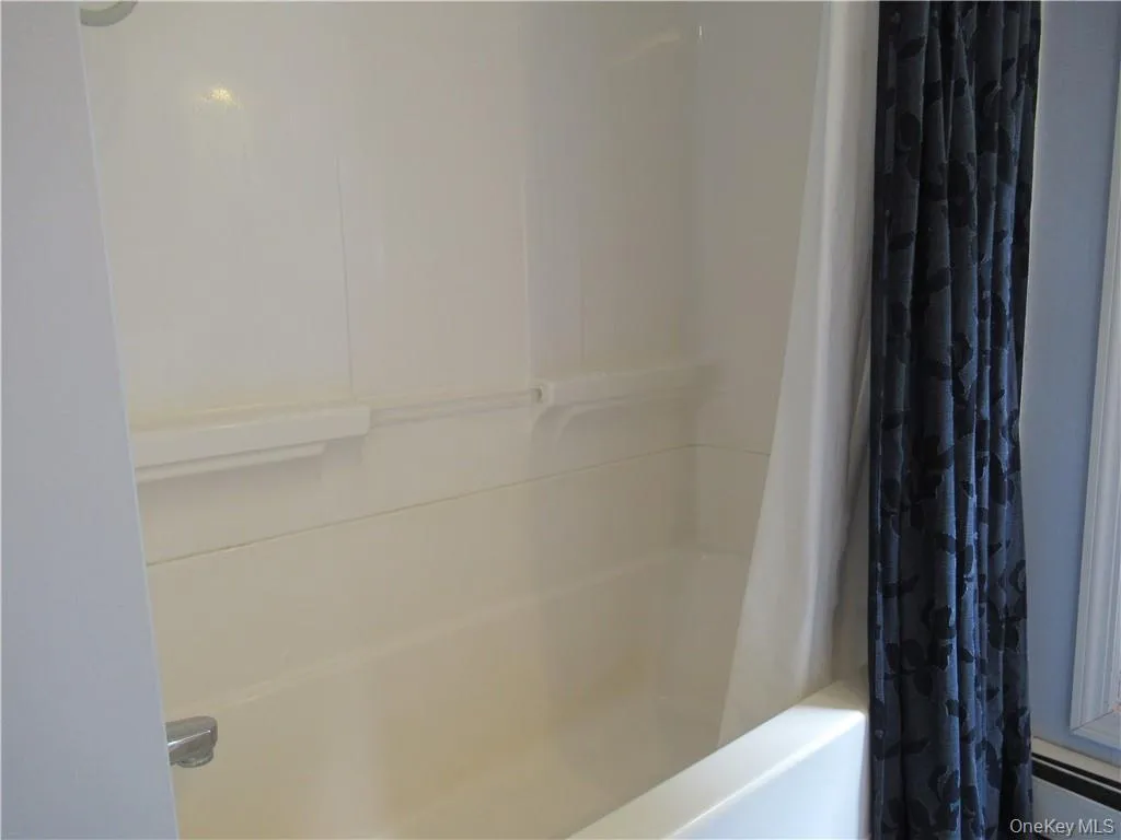 Shower/Tub Shower/Tub