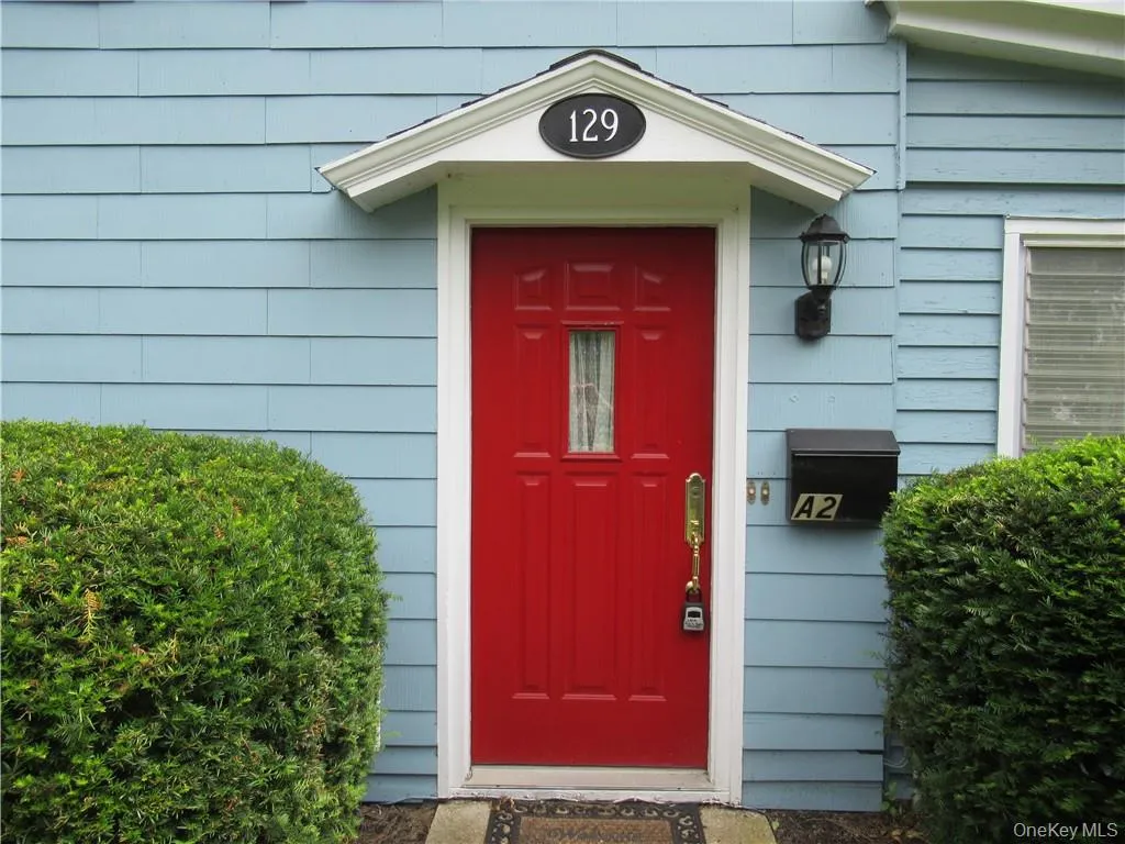 Red Front Door - so cute! Red Front Door - so cute!