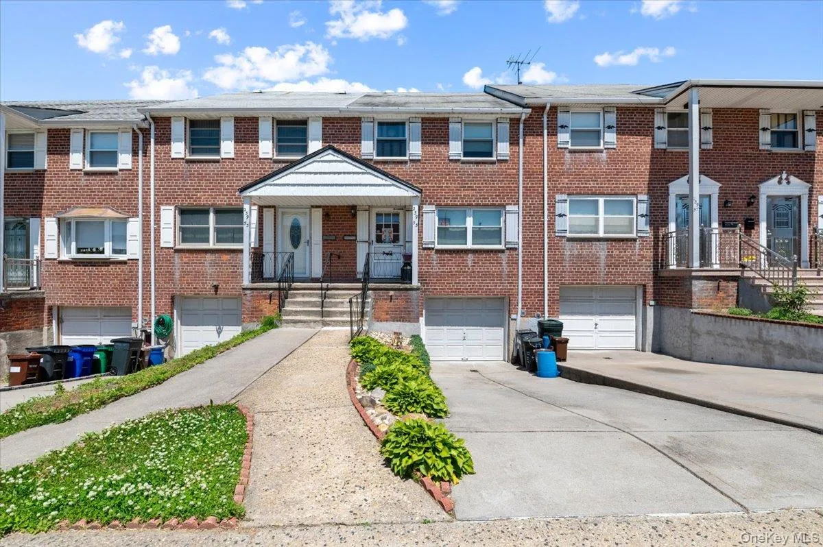 23955 65th Avenue, New York, NY, 3 Bedrooms Bedrooms, 6 Rooms Rooms,1 BathroomBathrooms,Residential,For Rent,65th,0,000036 23955 65th Avenue, New York, NY, 3 Bedrooms Bedrooms, 6 Rooms Rooms,1 BathroomBathrooms,Residential,For Rent,65th,0,000036