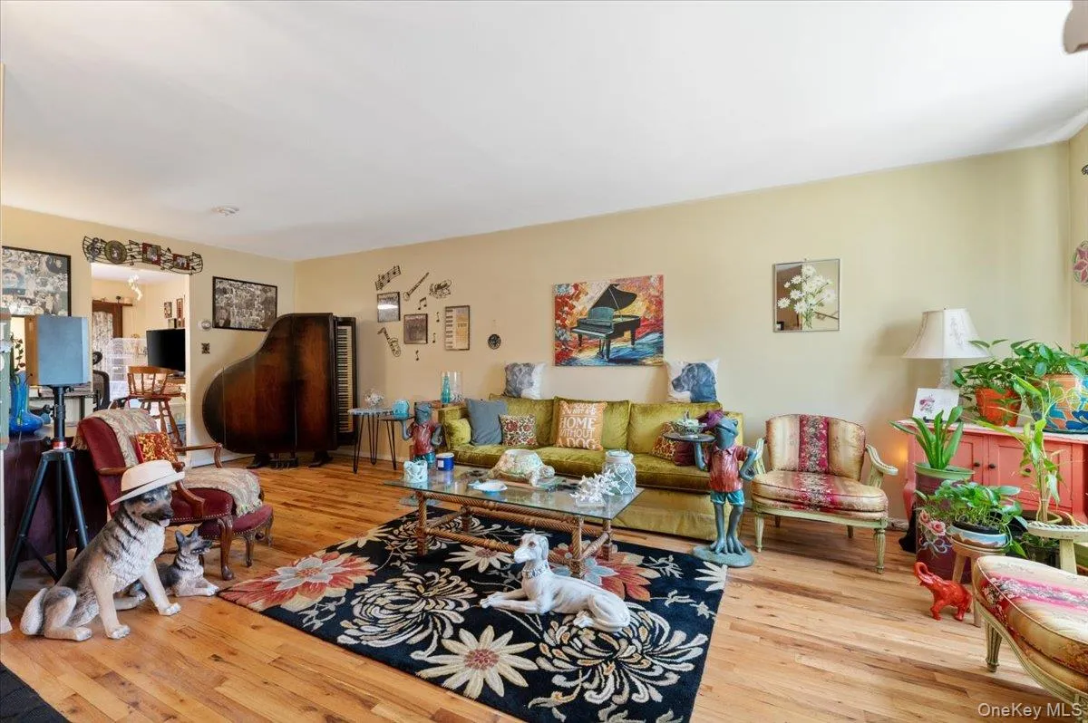 23955 65th Avenue, New York, NY, 3 Bedrooms Bedrooms, 6 Rooms Rooms,1 BathroomBathrooms,Residential,For Rent,65th,0,000036 23955 65th Avenue, New York, NY, 3 Bedrooms Bedrooms, 6 Rooms Rooms,1 BathroomBathrooms,Residential,For Rent,65th,0,000036