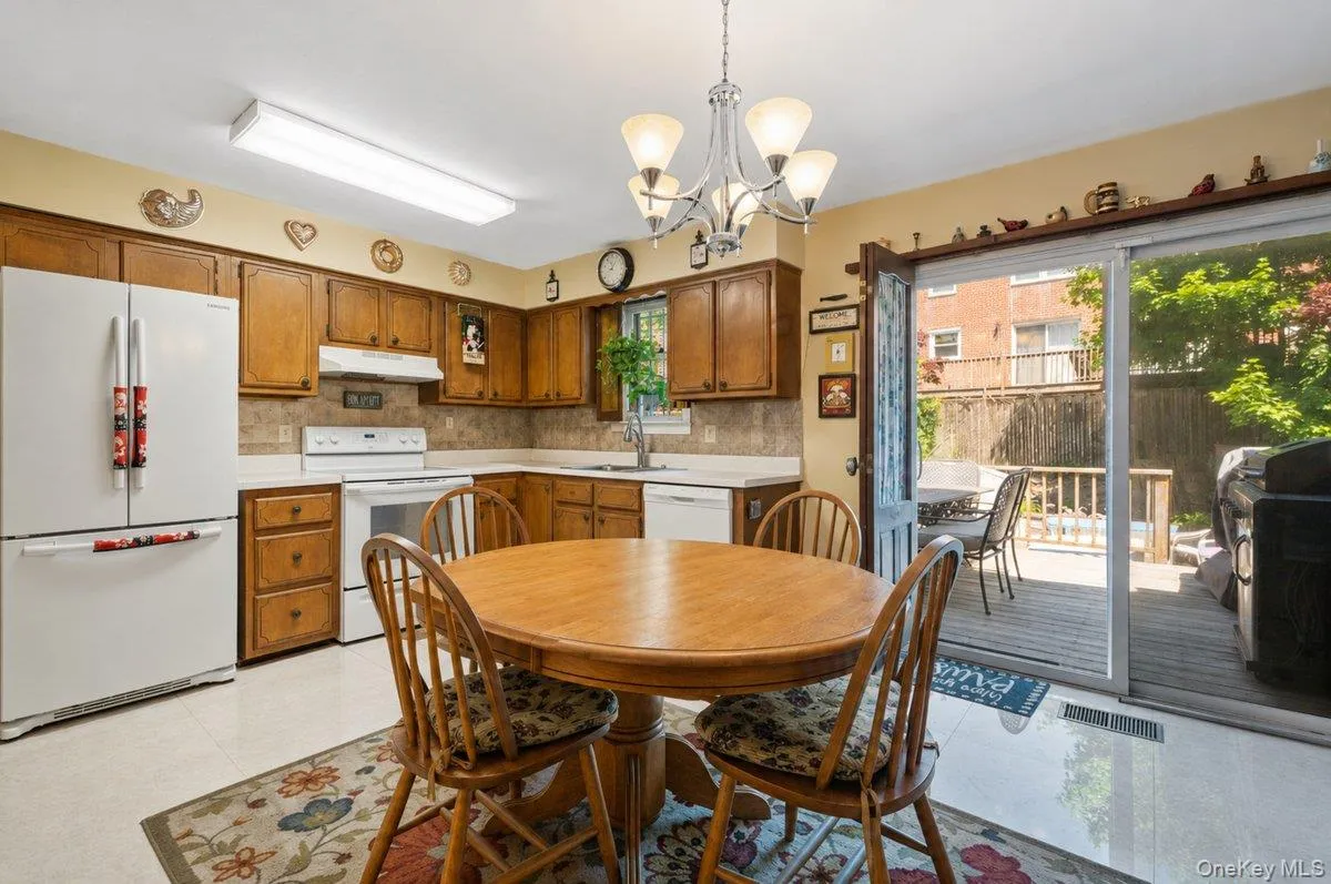 23955 65th Avenue, New York, NY, 3 Bedrooms Bedrooms, 6 Rooms Rooms,1 BathroomBathrooms,Residential,For Rent,65th,0,000036 23955 65th Avenue, New York, NY, 3 Bedrooms Bedrooms, 6 Rooms Rooms,1 BathroomBathrooms,Residential,For Rent,65th,0,000036