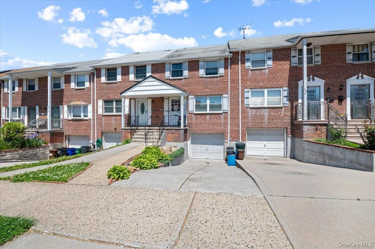 23955 65th Avenue, New York, NY, 3 Bedrooms Bedrooms, 6 Rooms Rooms,1 BathroomBathrooms,Residential,For Rent,65th,0,000036 23955 65th Avenue, New York, NY, 3 Bedrooms Bedrooms, 6 Rooms Rooms,1 BathroomBathrooms,Residential,For Rent,65th,0,000036