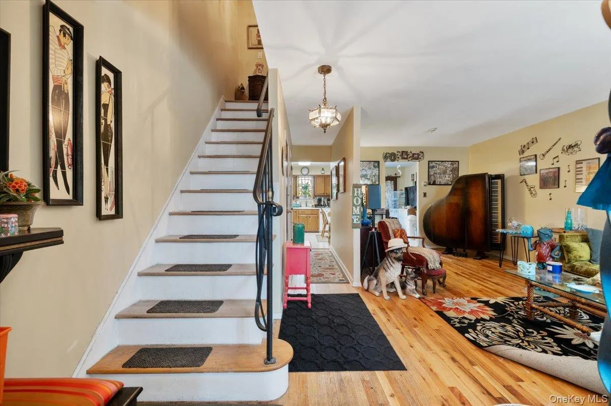 23955 65th Avenue, New York, NY, 3 Bedrooms Bedrooms, 6 Rooms Rooms,1 BathroomBathrooms,Residential,For Rent,65th,0,000036 23955 65th Avenue, New York, NY, 3 Bedrooms Bedrooms, 6 Rooms Rooms,1 BathroomBathrooms,Residential,For Rent,65th,0,000036