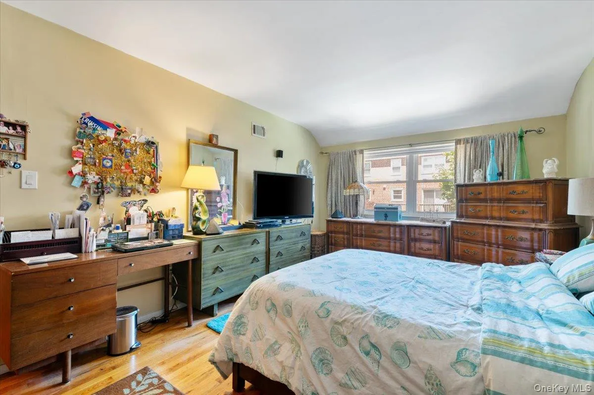 23955 65th Avenue, New York, NY, 3 Bedrooms Bedrooms, 6 Rooms Rooms,1 BathroomBathrooms,Residential,For Rent,65th,0,000036 23955 65th Avenue, New York, NY, 3 Bedrooms Bedrooms, 6 Rooms Rooms,1 BathroomBathrooms,Residential,For Rent,65th,0,000036