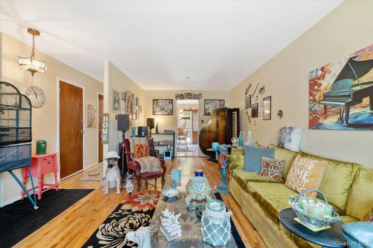 23955 65th Avenue, New York, NY, 3 Bedrooms Bedrooms, 6 Rooms Rooms,1 BathroomBathrooms,Residential,For Rent,65th,0,000036 23955 65th Avenue, New York, NY, 3 Bedrooms Bedrooms, 6 Rooms Rooms,1 BathroomBathrooms,Residential,For Rent,65th,0,000036