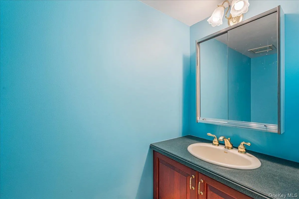 4 High Court, Oyster Bay, NY, 5 Bedrooms Bedrooms, 10 Rooms Rooms,2 BathroomsBathrooms,Residential,For Rent,High,0,000041 4 High Court, Oyster Bay, NY, 5 Bedrooms Bedrooms, 10 Rooms Rooms,2 BathroomsBathrooms,Residential,For Rent,High,0,000041
