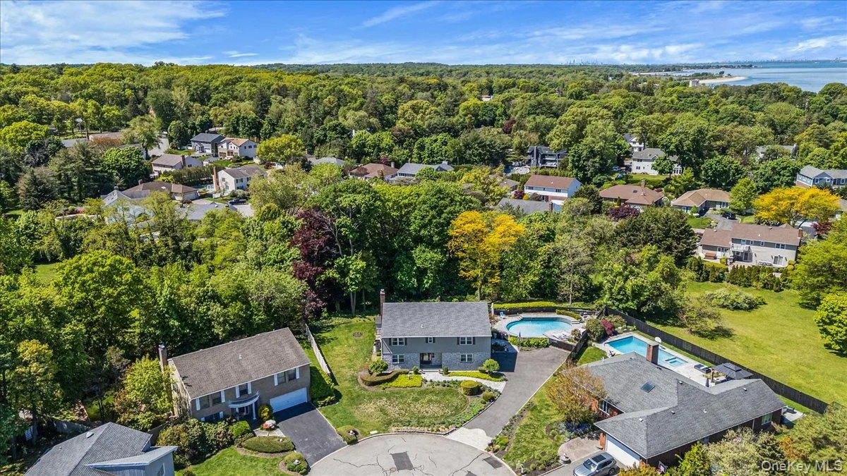 4 High Court, Oyster Bay, NY, 5 Bedrooms Bedrooms, 10 Rooms Rooms,2 BathroomsBathrooms,Residential,For Rent,High,0,000041 4 High Court, Oyster Bay, NY, 5 Bedrooms Bedrooms, 10 Rooms Rooms,2 BathroomsBathrooms,Residential,For Rent,High,0,000041