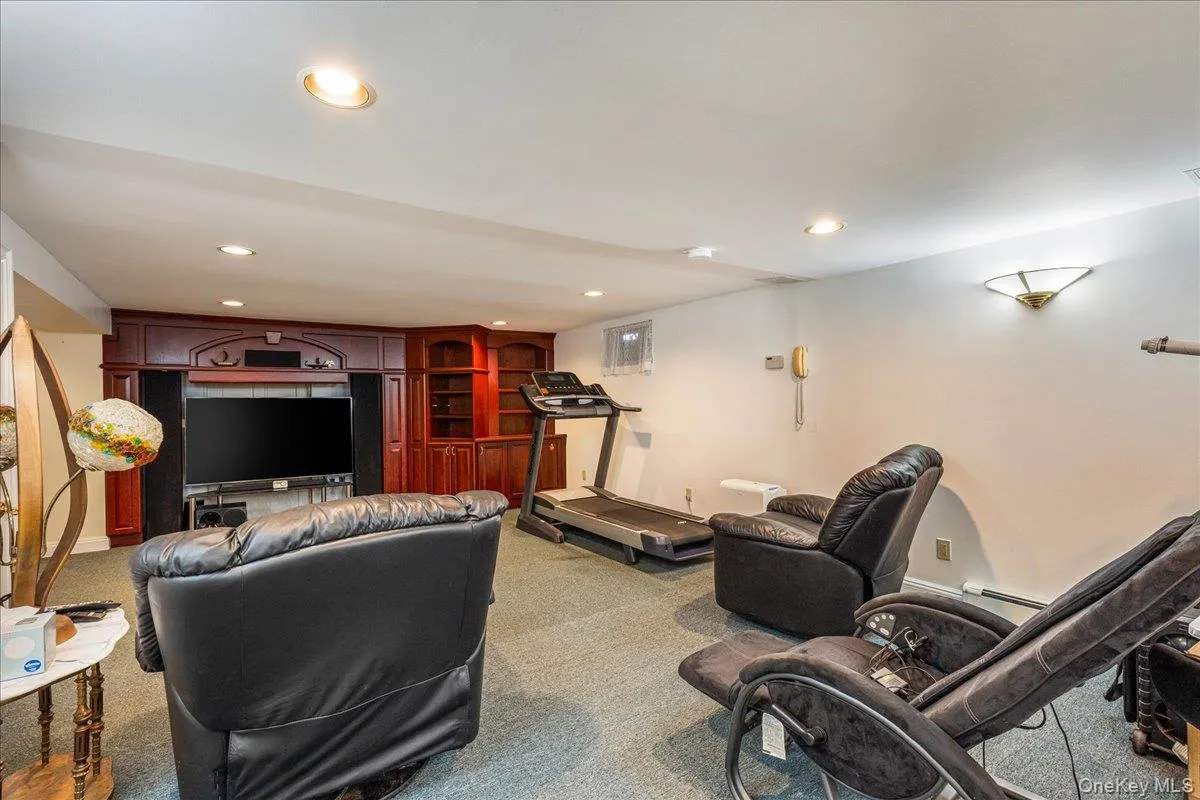 4 High Court, Oyster Bay, NY, 5 Bedrooms Bedrooms, 10 Rooms Rooms,2 BathroomsBathrooms,Residential,For Rent,High,0,000041 4 High Court, Oyster Bay, NY, 5 Bedrooms Bedrooms, 10 Rooms Rooms,2 BathroomsBathrooms,Residential,For Rent,High,0,000041