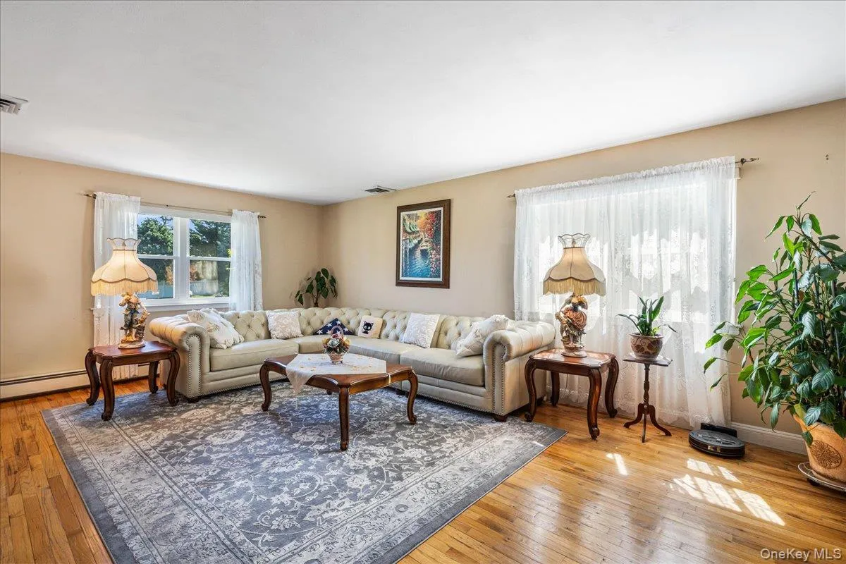 4 High Court, Oyster Bay, NY, 5 Bedrooms Bedrooms, 10 Rooms Rooms,2 BathroomsBathrooms,Residential,For Rent,High,0,000041 4 High Court, Oyster Bay, NY, 5 Bedrooms Bedrooms, 10 Rooms Rooms,2 BathroomsBathrooms,Residential,For Rent,High,0,000041