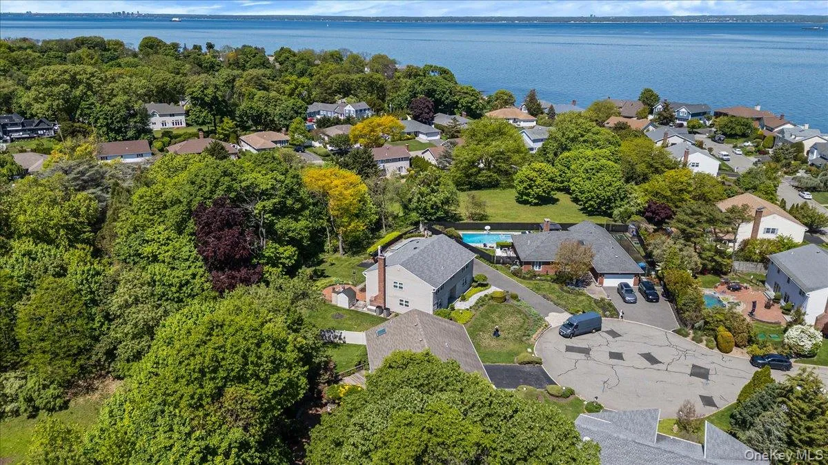 4 High Court, Oyster Bay, NY, 5 Bedrooms Bedrooms, 10 Rooms Rooms,2 BathroomsBathrooms,Residential,For Rent,High,0,000041 4 High Court, Oyster Bay, NY, 5 Bedrooms Bedrooms, 10 Rooms Rooms,2 BathroomsBathrooms,Residential,For Rent,High,0,000041