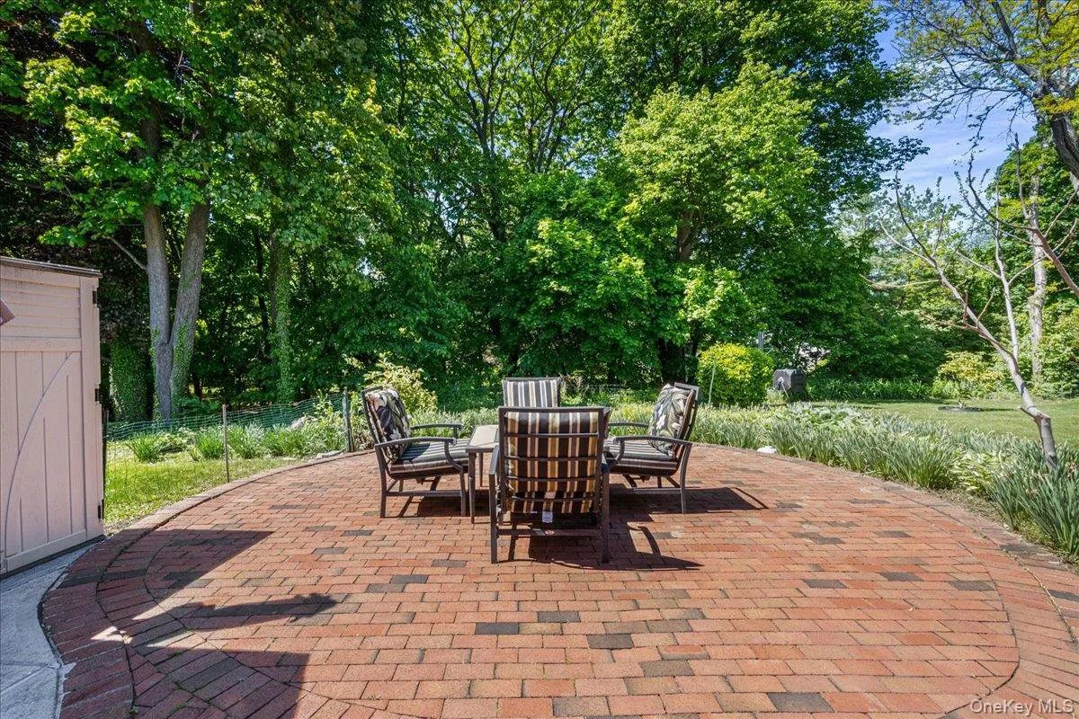 4 High Court, Oyster Bay, NY, 5 Bedrooms Bedrooms, 10 Rooms Rooms,2 BathroomsBathrooms,Residential,For Rent,High,0,000041 4 High Court, Oyster Bay, NY, 5 Bedrooms Bedrooms, 10 Rooms Rooms,2 BathroomsBathrooms,Residential,For Rent,High,0,000041