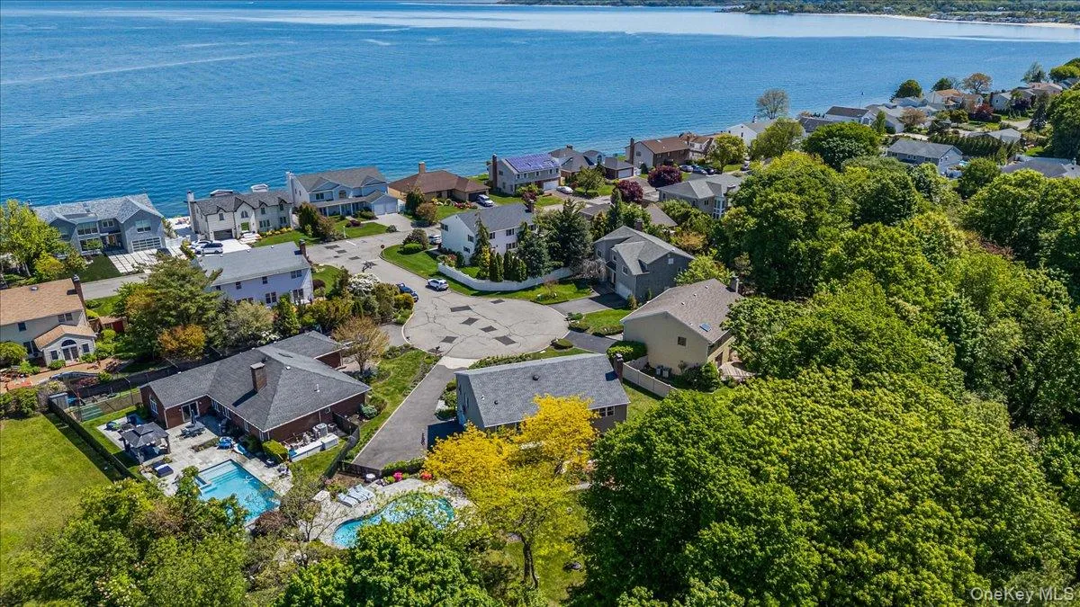 4 High Court, Oyster Bay, NY, 5 Bedrooms Bedrooms, 10 Rooms Rooms,2 BathroomsBathrooms,Residential,For Rent,High,0,000041 4 High Court, Oyster Bay, NY, 5 Bedrooms Bedrooms, 10 Rooms Rooms,2 BathroomsBathrooms,Residential,For Rent,High,0,000041