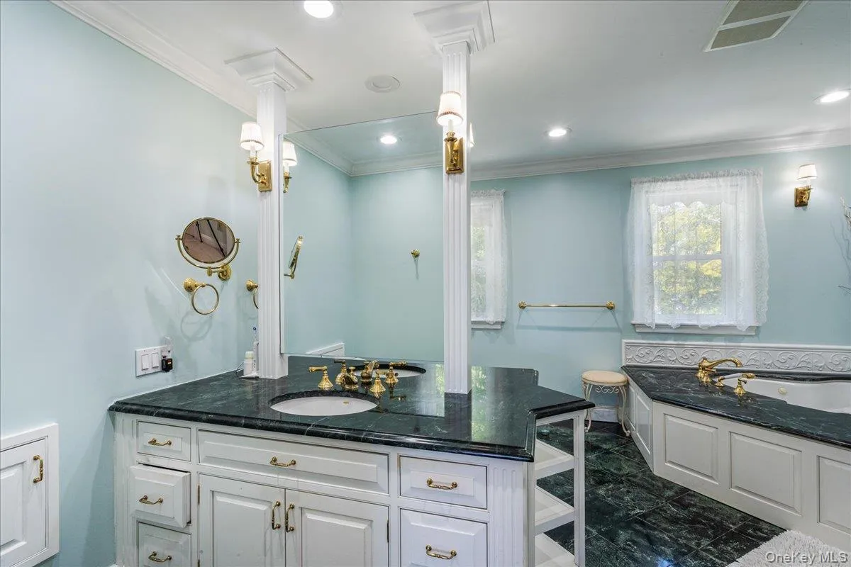 4 High Court, Oyster Bay, NY, 5 Bedrooms Bedrooms, 10 Rooms Rooms,2 BathroomsBathrooms,Residential,For Rent,High,0,000041 4 High Court, Oyster Bay, NY, 5 Bedrooms Bedrooms, 10 Rooms Rooms,2 BathroomsBathrooms,Residential,For Rent,High,0,000041