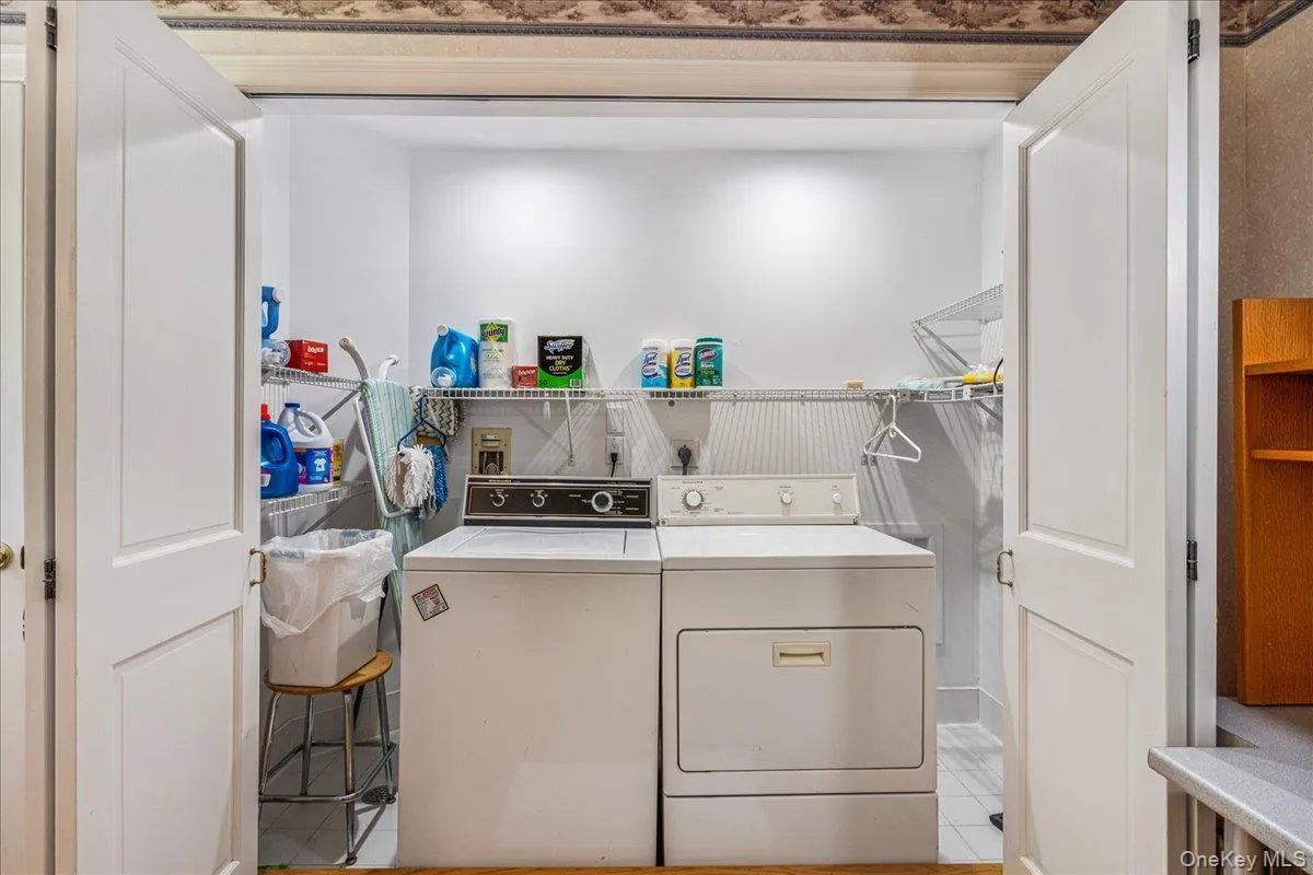 4 High Court, Oyster Bay, NY, 5 Bedrooms Bedrooms, 10 Rooms Rooms,2 BathroomsBathrooms,Residential,For Rent,High,0,000041 4 High Court, Oyster Bay, NY, 5 Bedrooms Bedrooms, 10 Rooms Rooms,2 BathroomsBathrooms,Residential,For Rent,High,0,000041