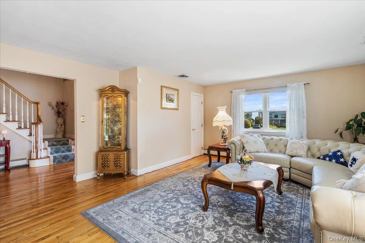 4 High Court, Oyster Bay, NY, 5 Bedrooms Bedrooms, 10 Rooms Rooms,2 BathroomsBathrooms,Residential,For Rent,High,0,000041 4 High Court, Oyster Bay, NY, 5 Bedrooms Bedrooms, 10 Rooms Rooms,2 BathroomsBathrooms,Residential,For Rent,High,0,000041