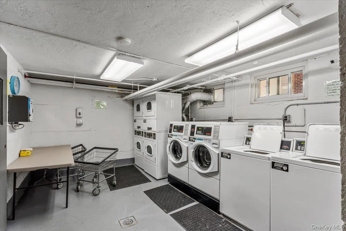 70 Park Avenue, Hempstead, NY, 1 Bedroom Bedrooms, 3 Rooms Rooms,1 BathroomBathrooms,Residential,For Rent,Park,0,000052 70 Park Avenue, Hempstead, NY, 1 Bedroom Bedrooms, 3 Rooms Rooms,1 BathroomBathrooms,Residential,For Rent,Park,0,000052