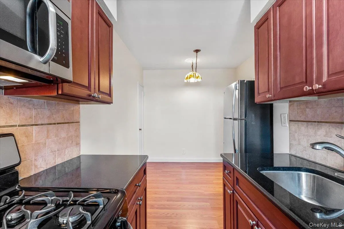 70 Park Avenue, Hempstead, NY, 1 Bedroom Bedrooms, 3 Rooms Rooms,1 BathroomBathrooms,Residential,For Rent,Park,0,000052 70 Park Avenue, Hempstead, NY, 1 Bedroom Bedrooms, 3 Rooms Rooms,1 BathroomBathrooms,Residential,For Rent,Park,0,000052