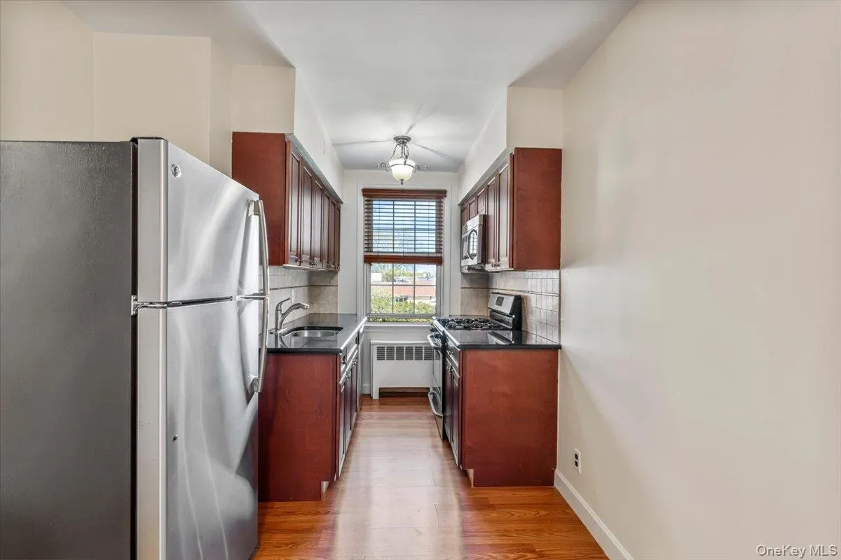 70 Park Avenue, Hempstead, NY, 1 Bedroom Bedrooms, 3 Rooms Rooms,1 BathroomBathrooms,Residential,For Rent,Park,0,000052 70 Park Avenue, Hempstead, NY, 1 Bedroom Bedrooms, 3 Rooms Rooms,1 BathroomBathrooms,Residential,For Rent,Park,0,000052
