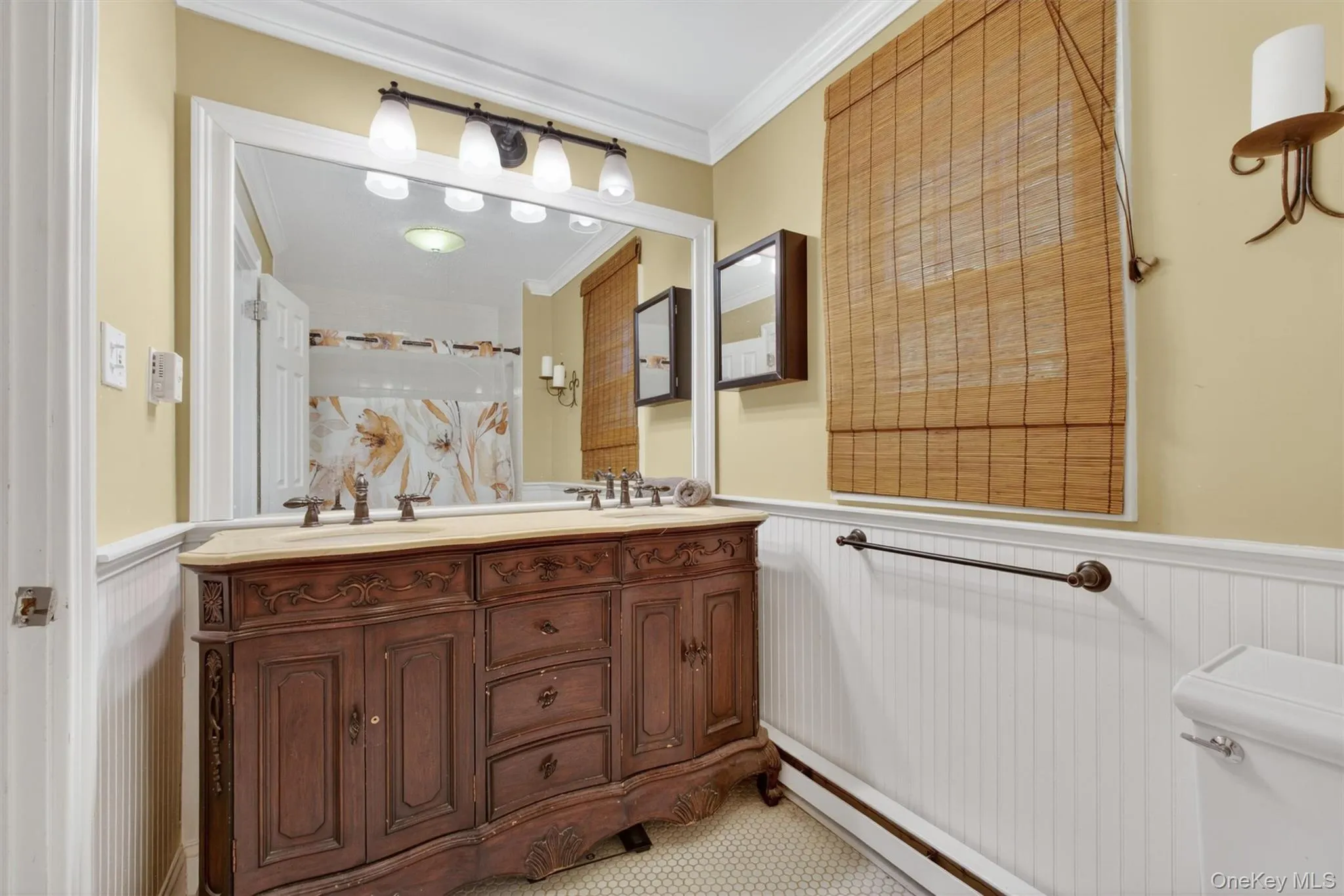 Full Hall Bath Full Hall Bath