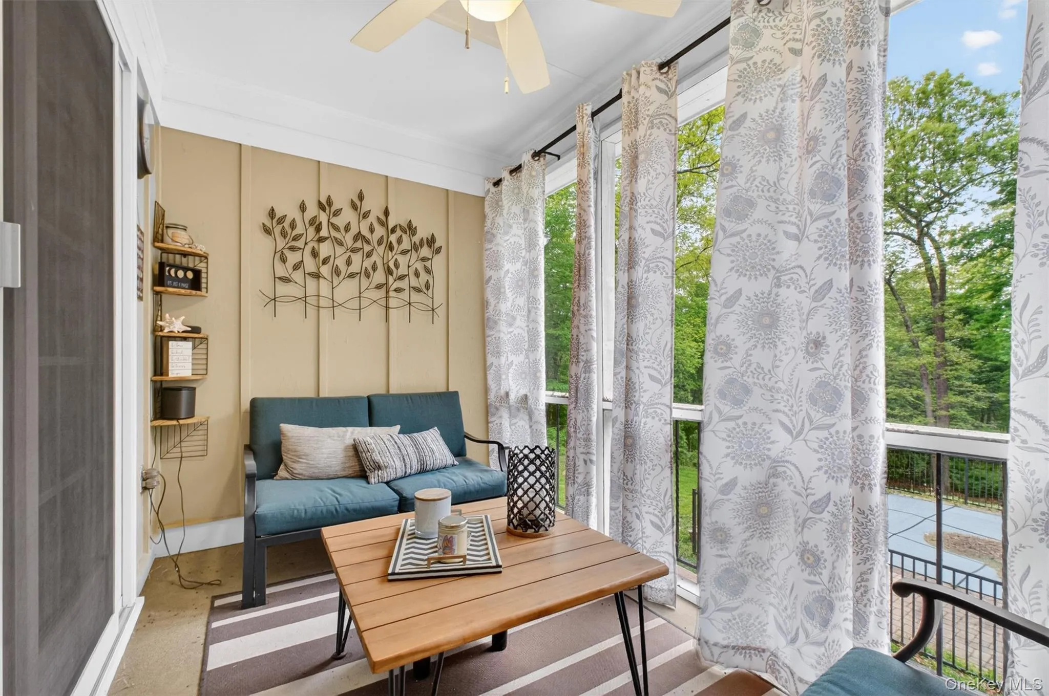 Screened in Sun Porch Screened in Sun Porch