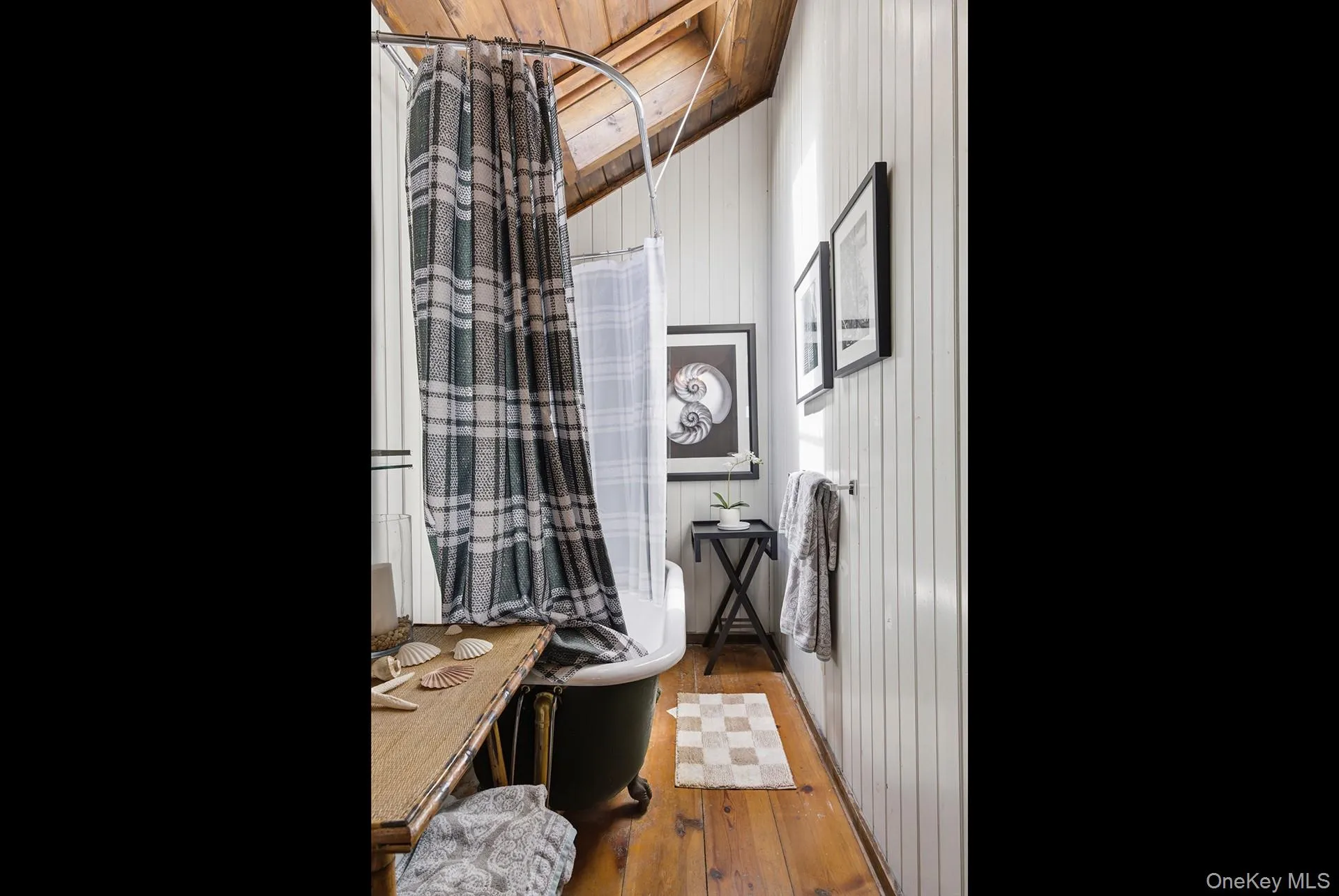 129 Bull Path, East Hampton, NY, 3 Bedrooms Bedrooms, 6 Rooms Rooms,2 BathroomsBathrooms,Residential,For Rent,Bull,0,000080 129 Bull Path, East Hampton, NY, 3 Bedrooms Bedrooms, 6 Rooms Rooms,2 BathroomsBathrooms,Residential,For Rent,Bull,0,000080