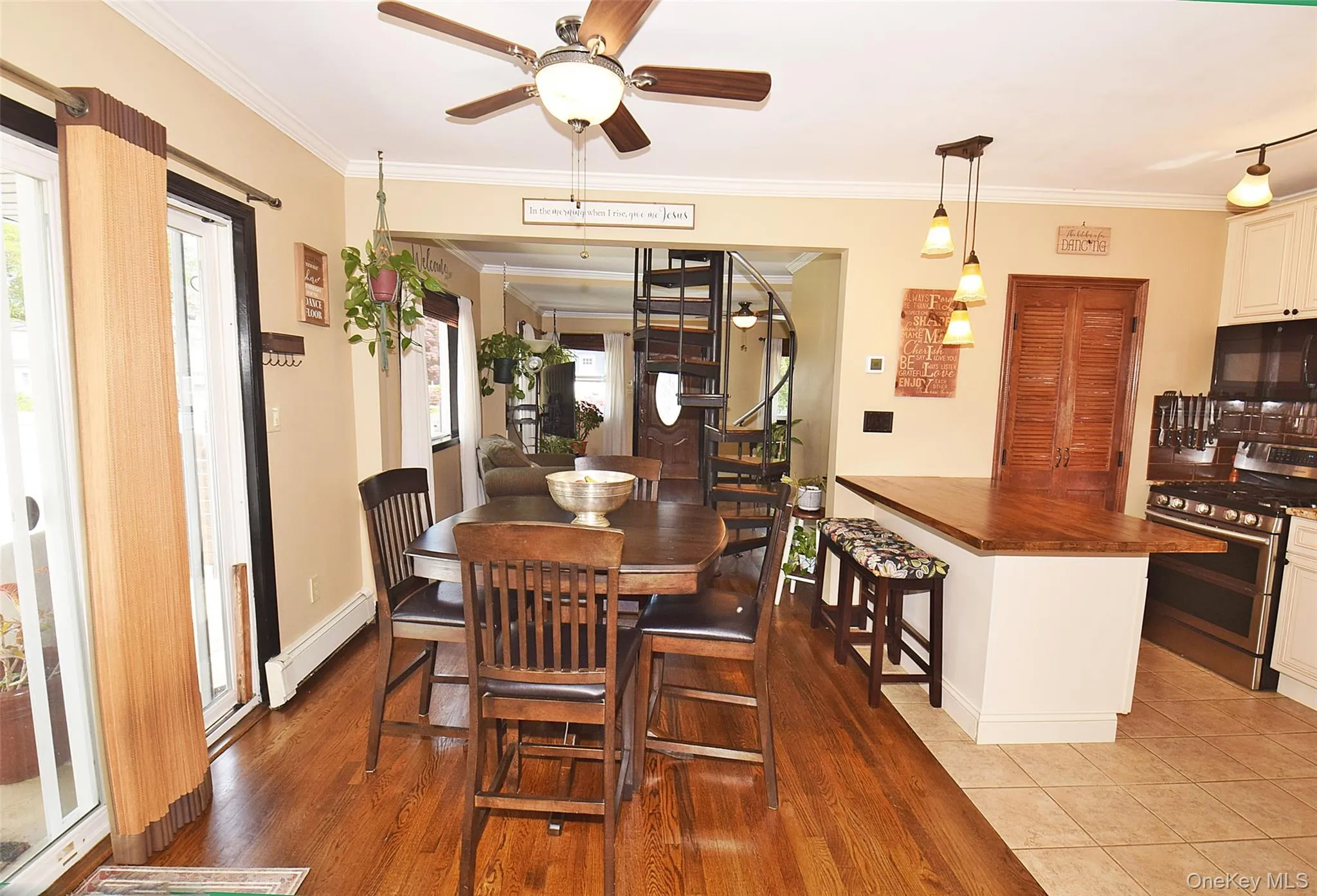 22 Salem Place, Babylon, NY, 2 Bedrooms Bedrooms, 5 Rooms Rooms,1 BathroomBathrooms,Residential,For Rent,Salem,0,000089 22 Salem Place, Babylon, NY, 2 Bedrooms Bedrooms, 5 Rooms Rooms,1 BathroomBathrooms,Residential,For Rent,Salem,0,000089