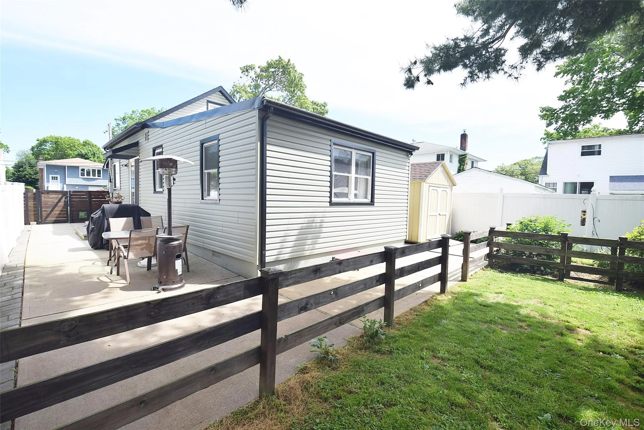 22 Salem Place, Babylon, NY, 2 Bedrooms Bedrooms, 5 Rooms Rooms,1 BathroomBathrooms,Residential,For Rent,Salem,0,000089 22 Salem Place, Babylon, NY, 2 Bedrooms Bedrooms, 5 Rooms Rooms,1 BathroomBathrooms,Residential,For Rent,Salem,0,000089