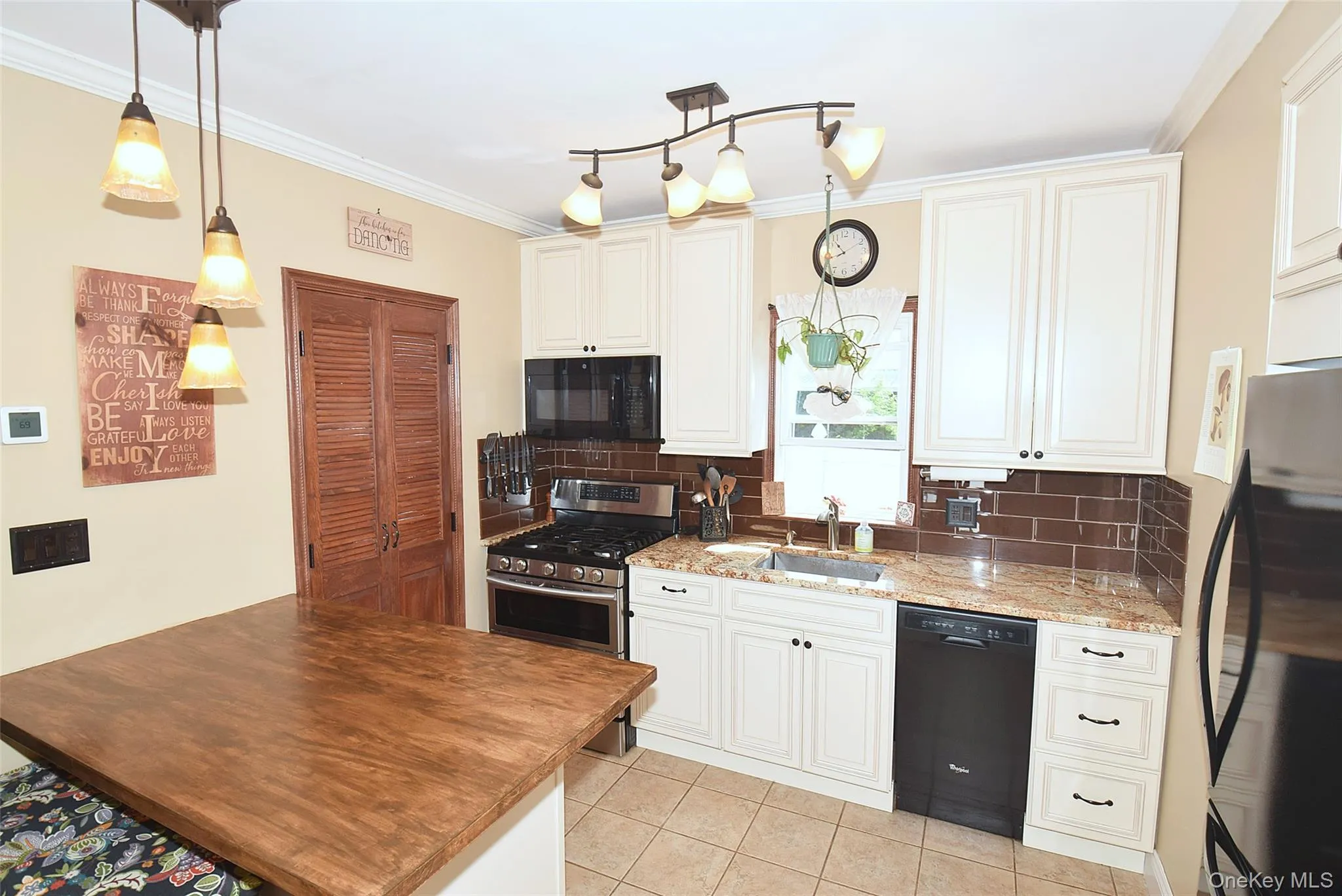 22 Salem Place, Babylon, NY, 2 Bedrooms Bedrooms, 5 Rooms Rooms,1 BathroomBathrooms,Residential,For Rent,Salem,0,000089 22 Salem Place, Babylon, NY, 2 Bedrooms Bedrooms, 5 Rooms Rooms,1 BathroomBathrooms,Residential,For Rent,Salem,0,000089